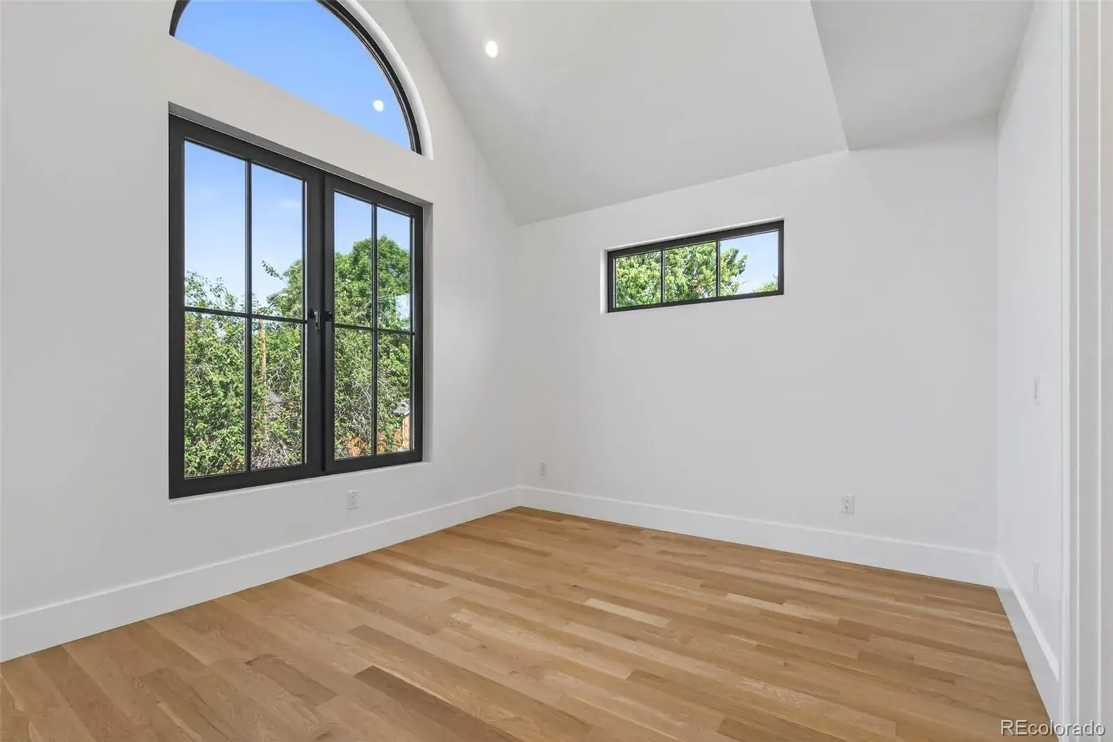 11052025204245 1600 40