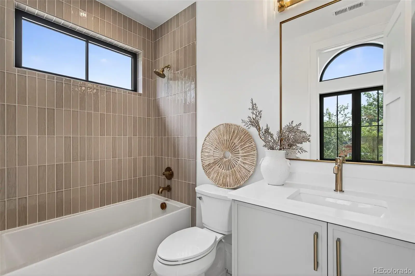 11052025204245 1600 41