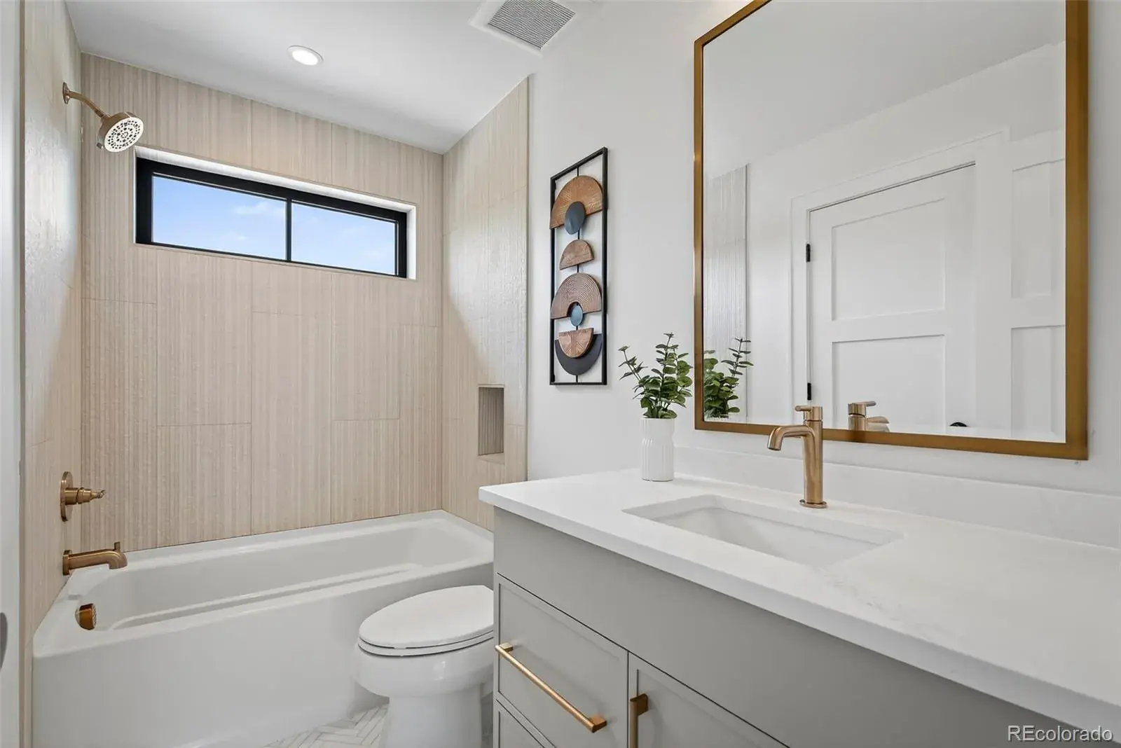 11052025204245 1600 46