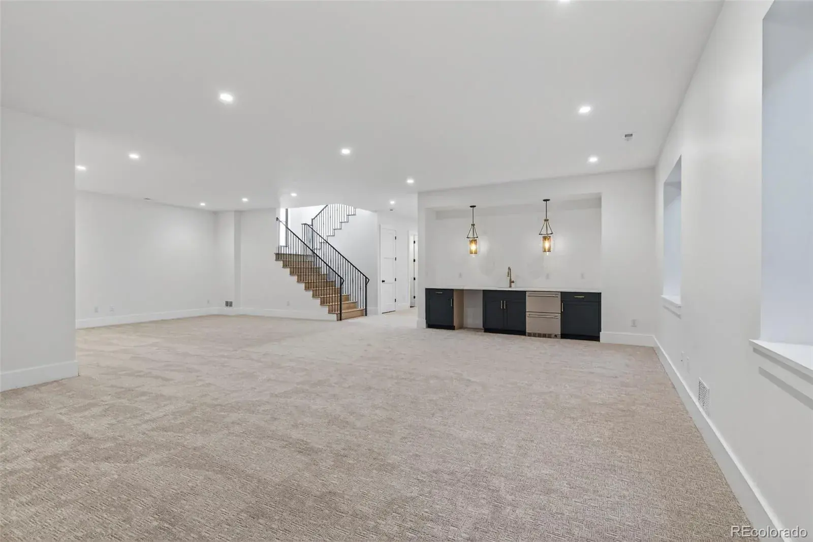 11052025204245 1600 48