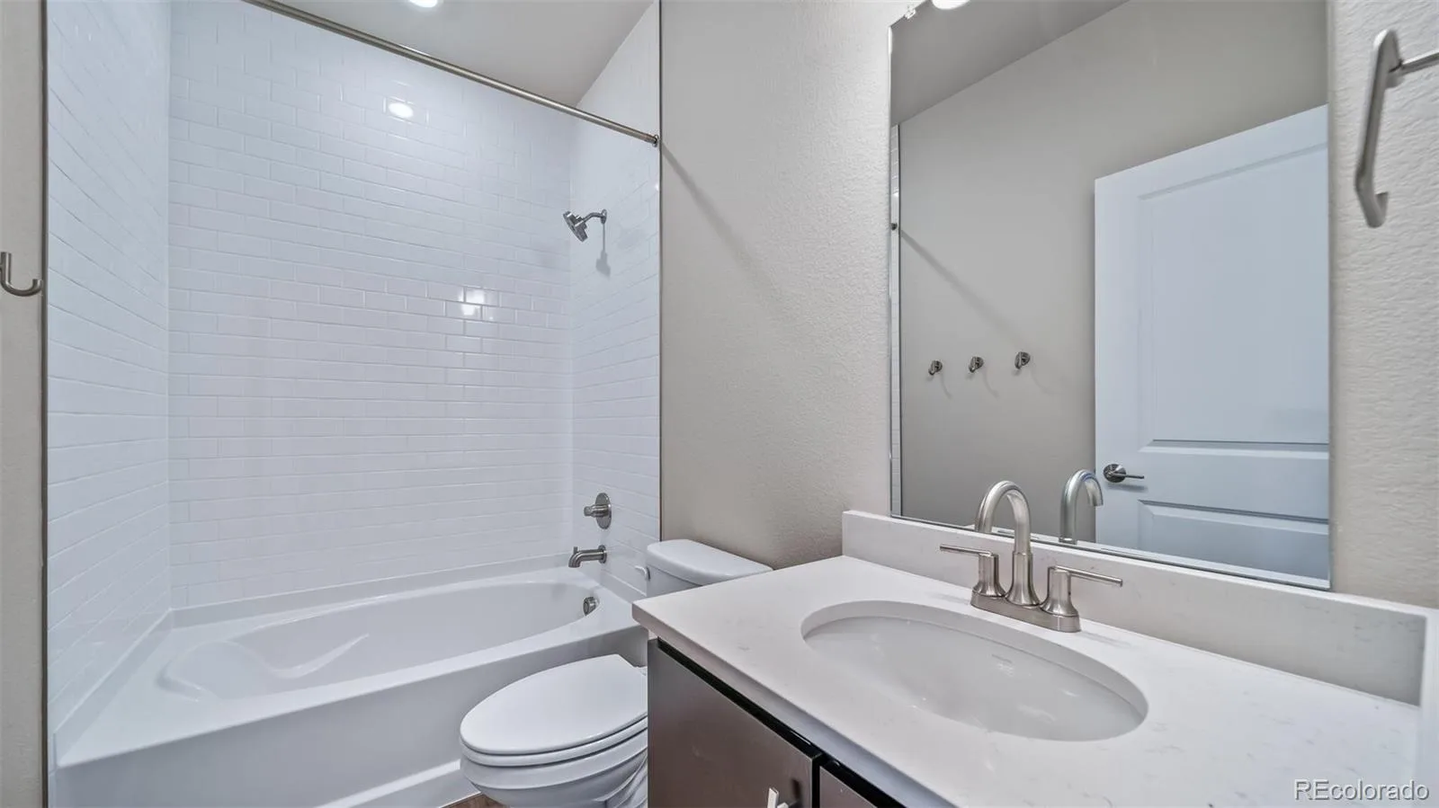 4858 N Sicily Court Aurora CO 80019 | MLS #REC8522515 07242026193909 1600 19