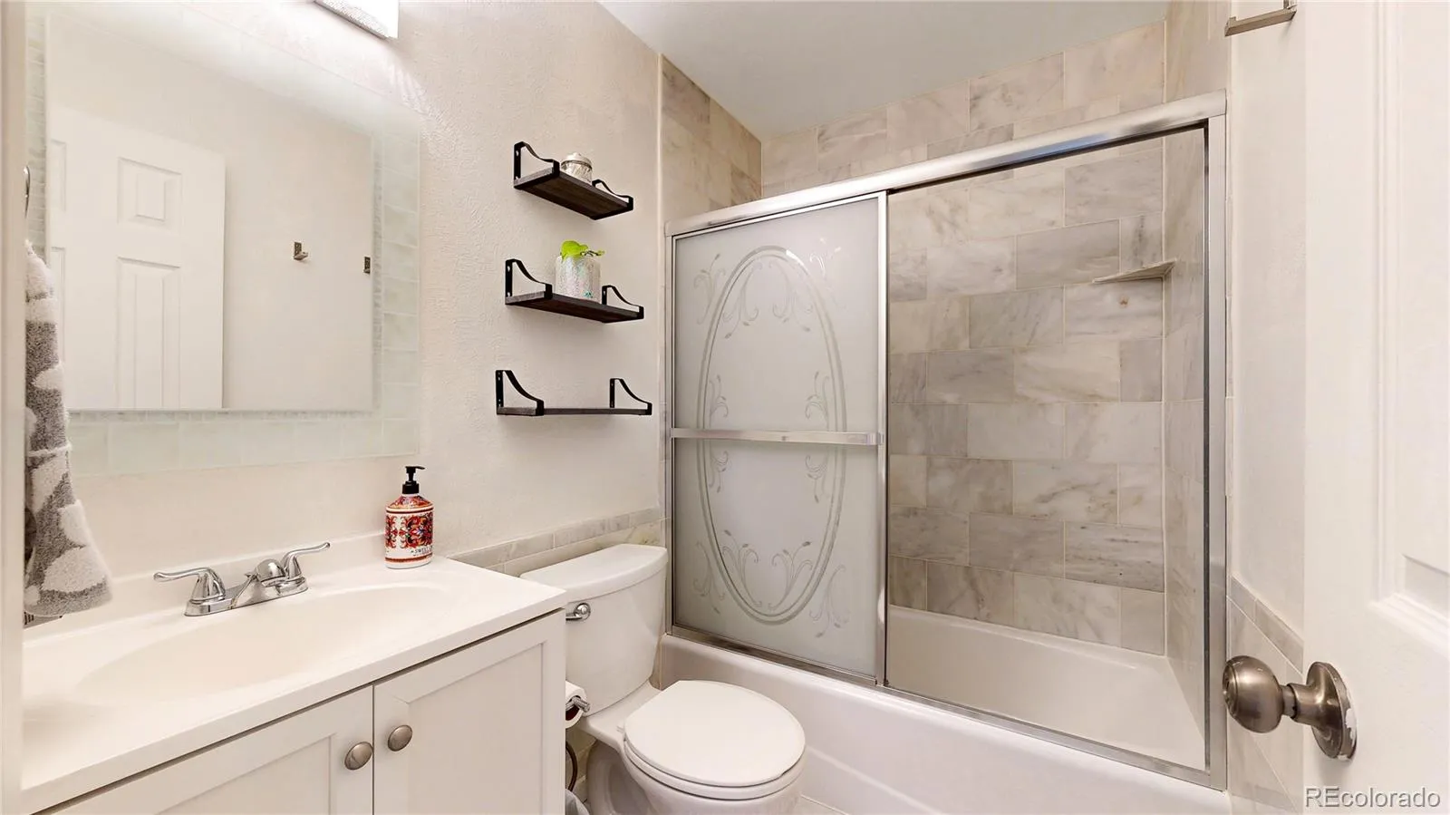 7027 Vivian Court Arvada CO 80004 MLS #REC8528719 05152026013450 1600 11