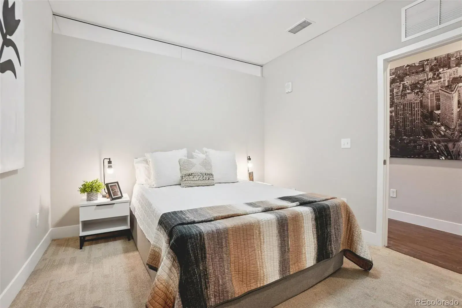 2374 S University Boulevard #204 Denver CO 80210 MLS #REC8534370 02052026015321 1600 21