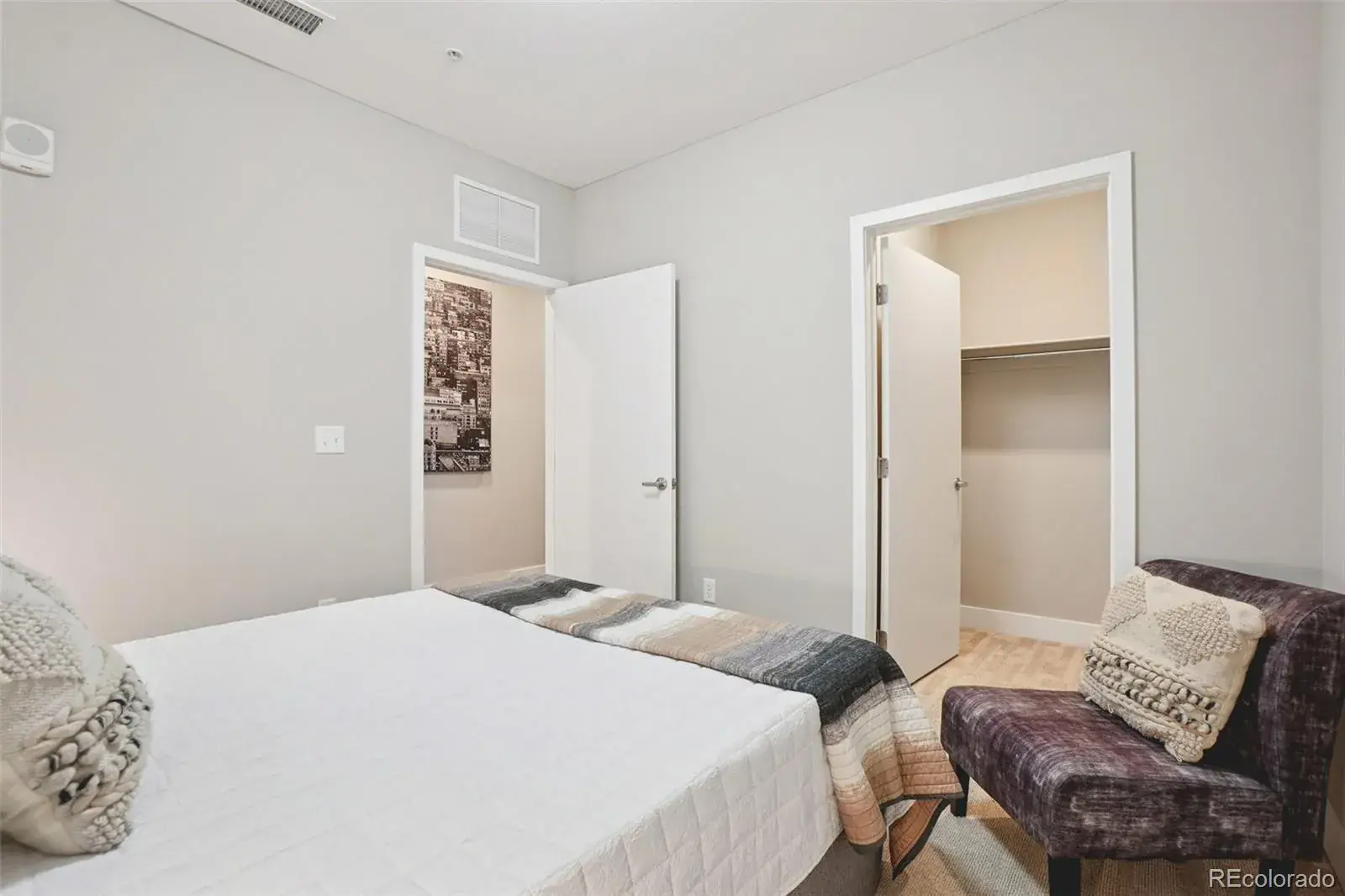 2374 S University Boulevard #204 Denver CO 80210 MLS #REC8534370 02052026015321 1600 22