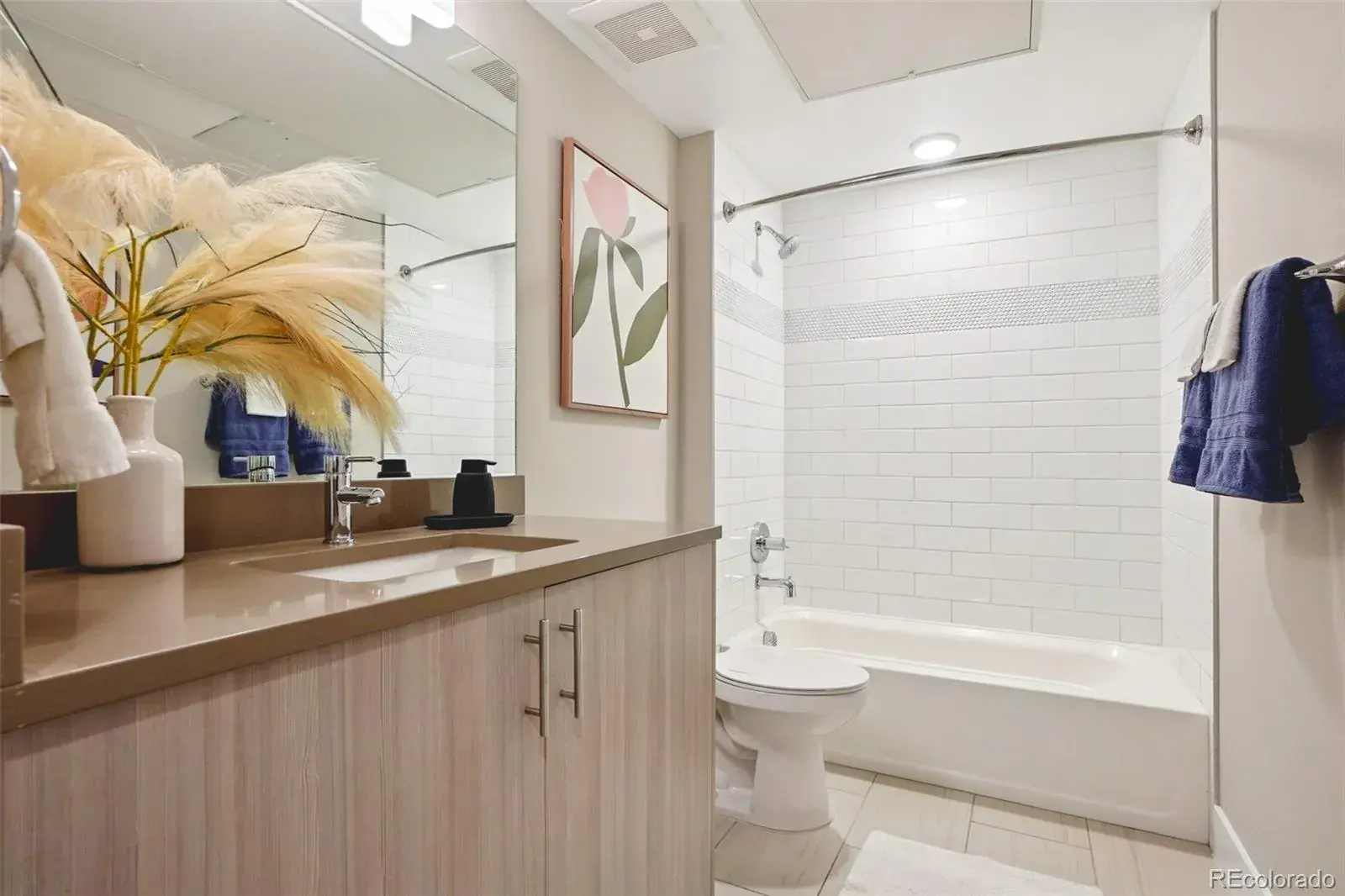 2374 S University Boulevard #204 Denver CO 80210 MLS #REC8534370 02052026015321 1600 23