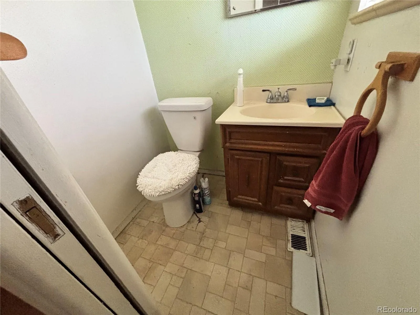 7600 S Kit Carson Drive Centennial CO 80122 | MLS #REC8535744 05272026023747 1600 10