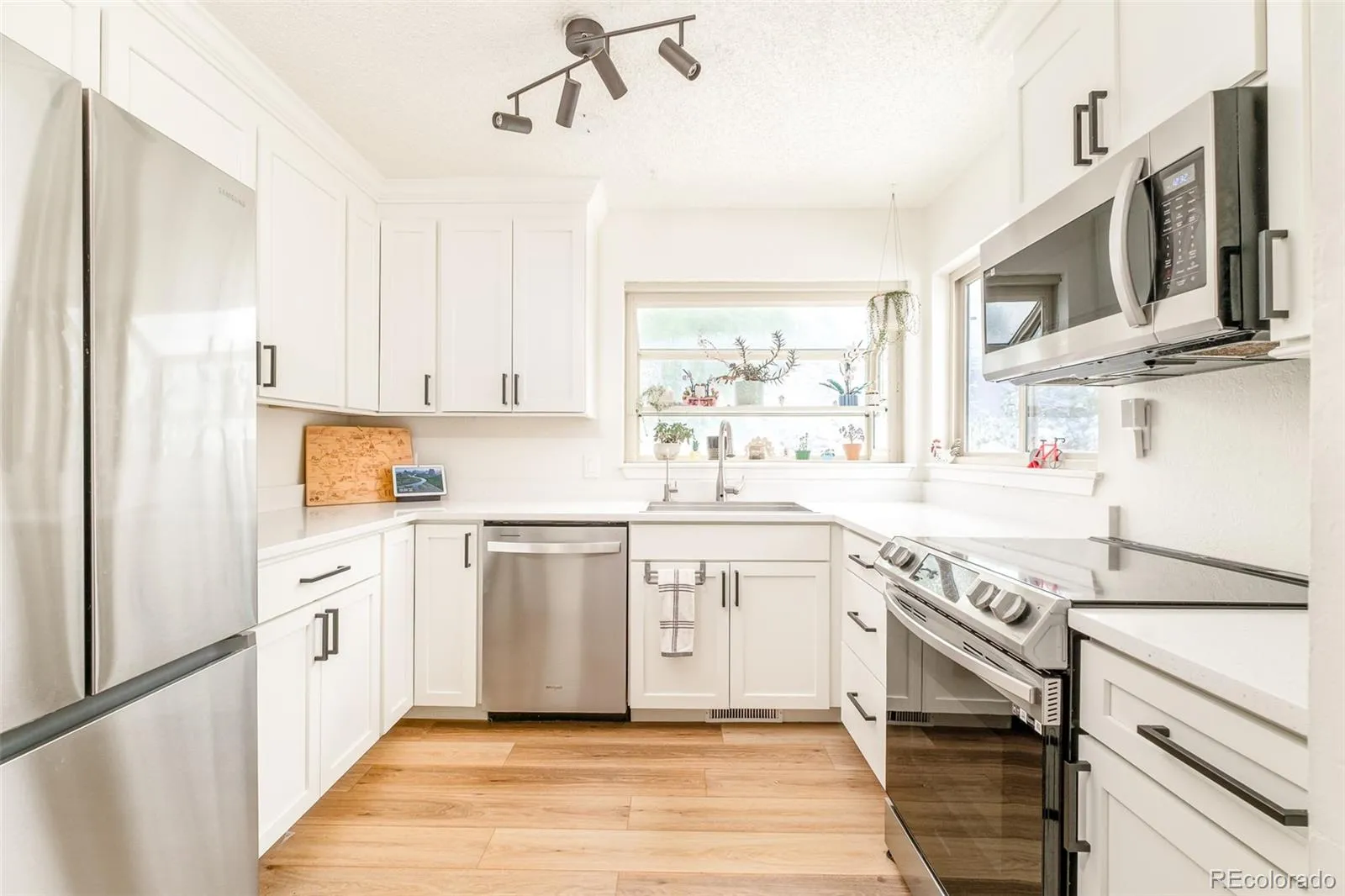 9277 W 98th Place Broomfield CO 80021 MLS #REC8536216 04282026005251 1600 4