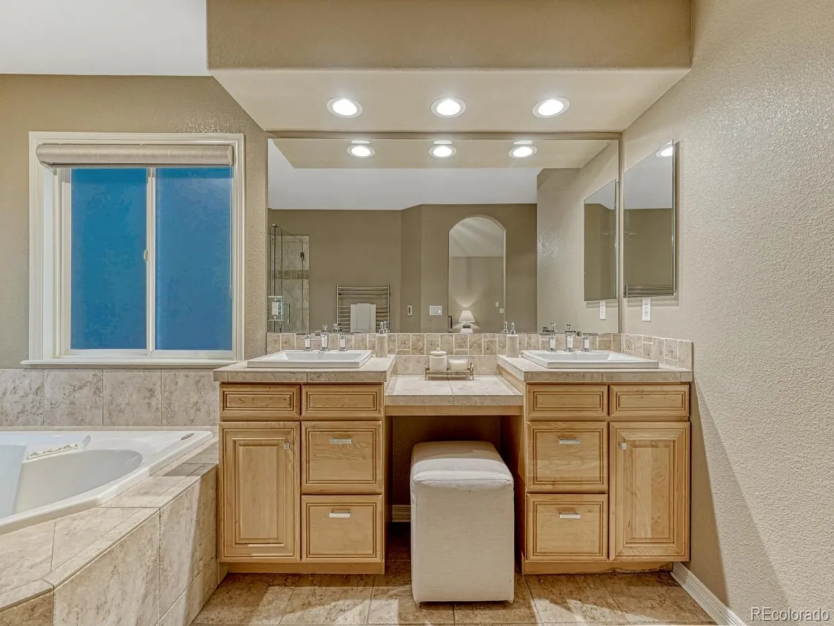 9615 Aspen Hill Circle Lone Tree CO 80124 | MLS #REC8538013 08212026004933 1200 21