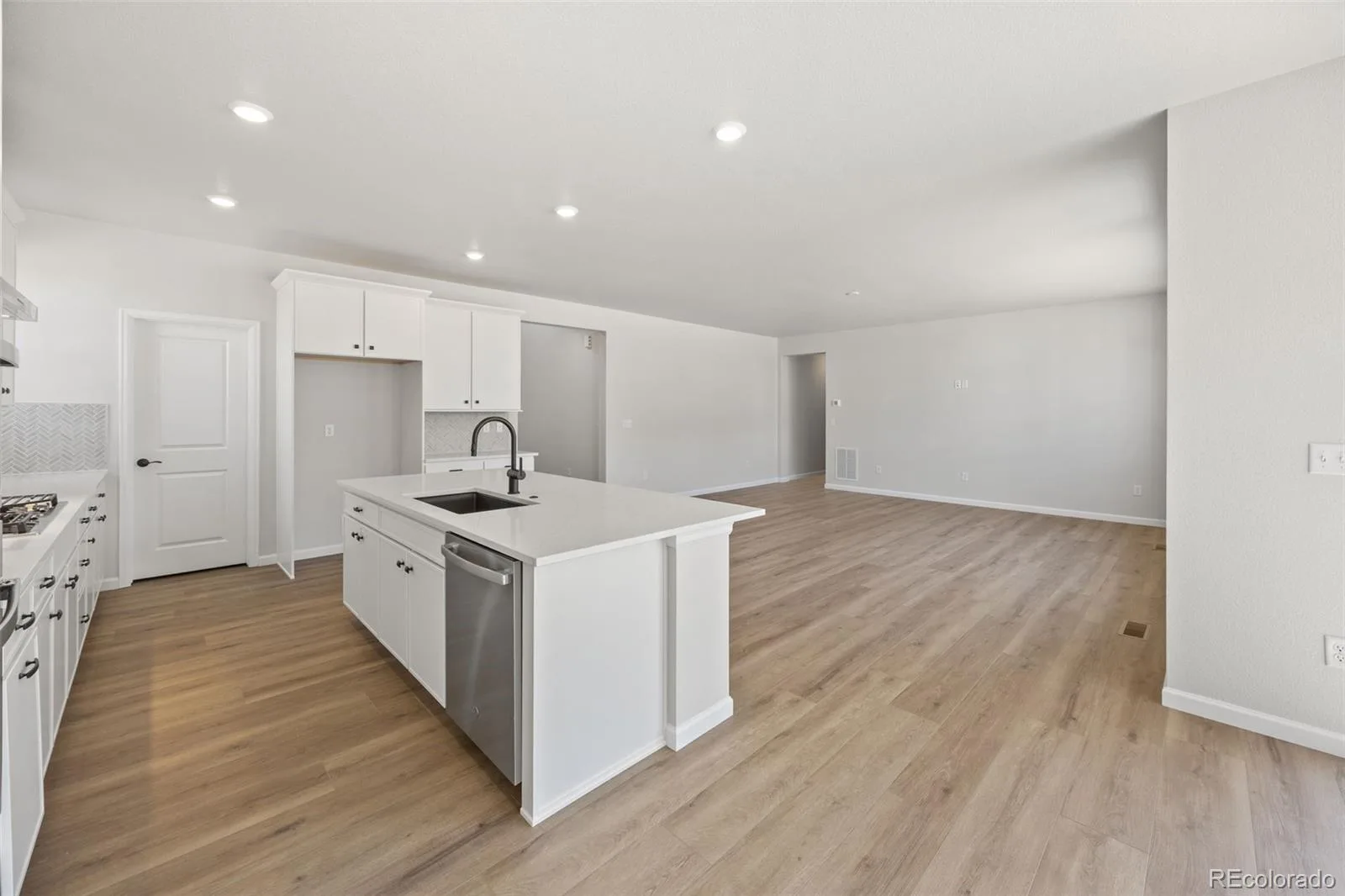 24376 E 35th Drive Aurora CO 80019 | MLS #REC8551469 07142026202601 1600 13