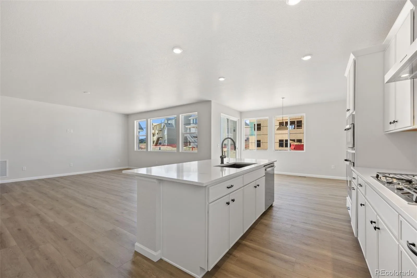 24376 E 35th Drive Aurora CO 80019 | MLS #REC8551469 07142026202601 1600 15