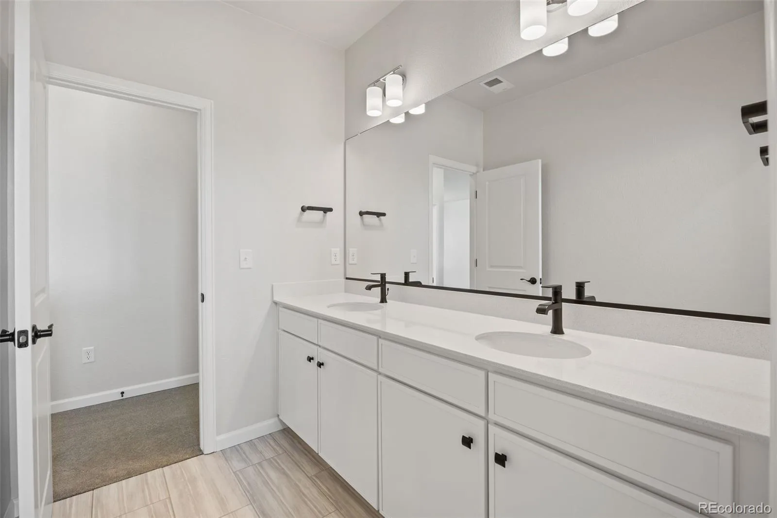 24376 E 35th Drive Aurora CO 80019 | MLS #REC8551469 07142026202601 1600 26