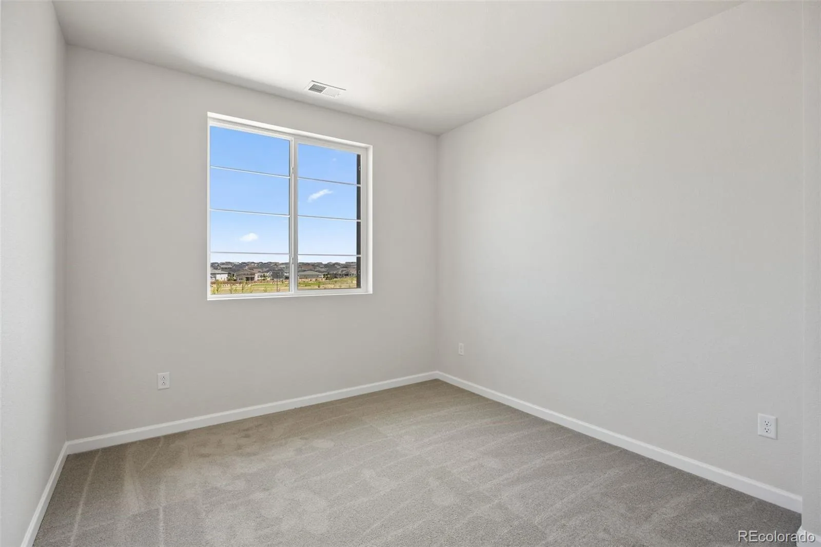 24376 E 35th Drive Aurora CO 80019 | MLS #REC8551469 07142026202601 1600 27