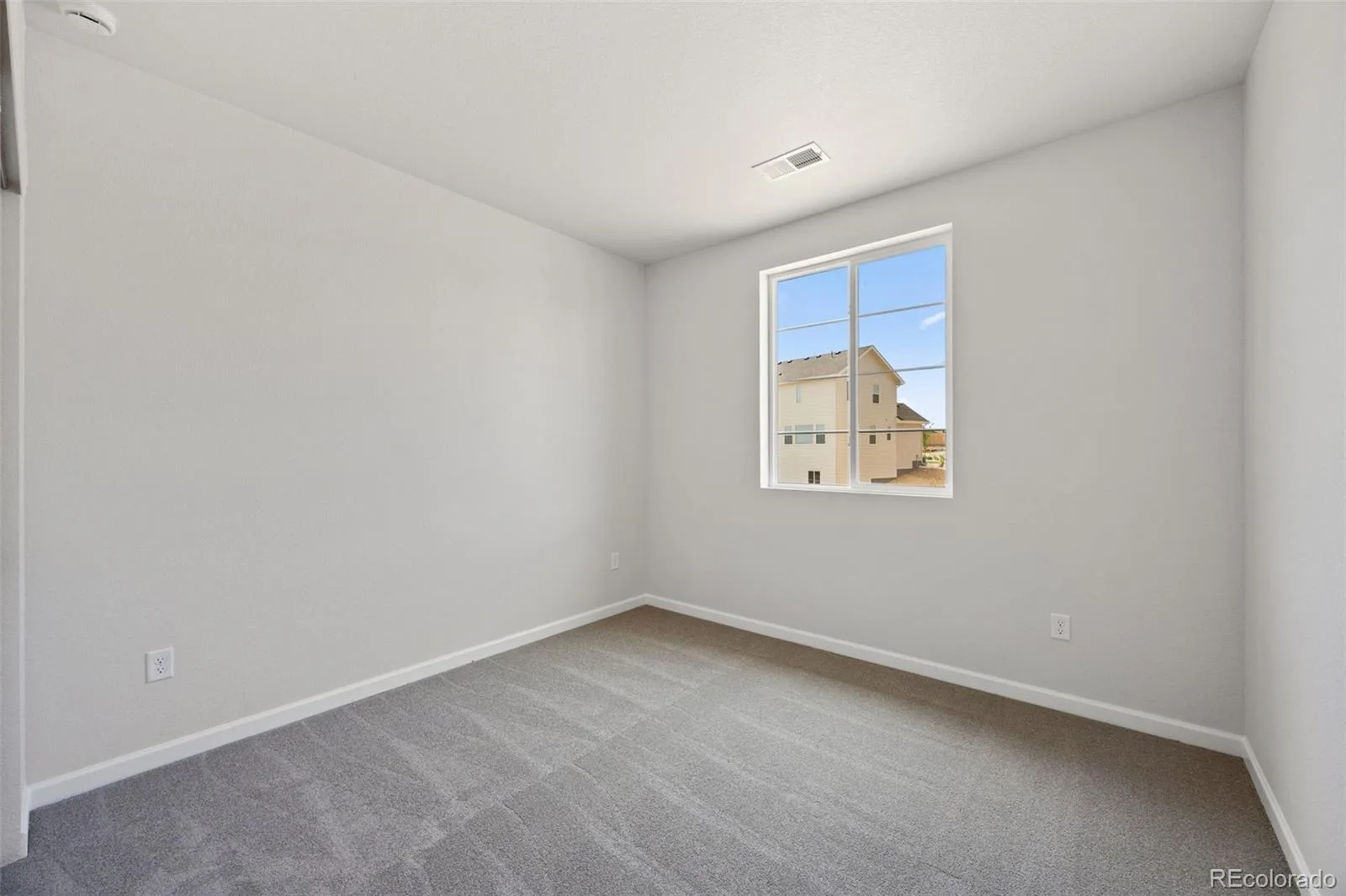 24376 E 35th Drive Aurora CO 80019 | MLS #REC8551469 07142026202601 1600 29