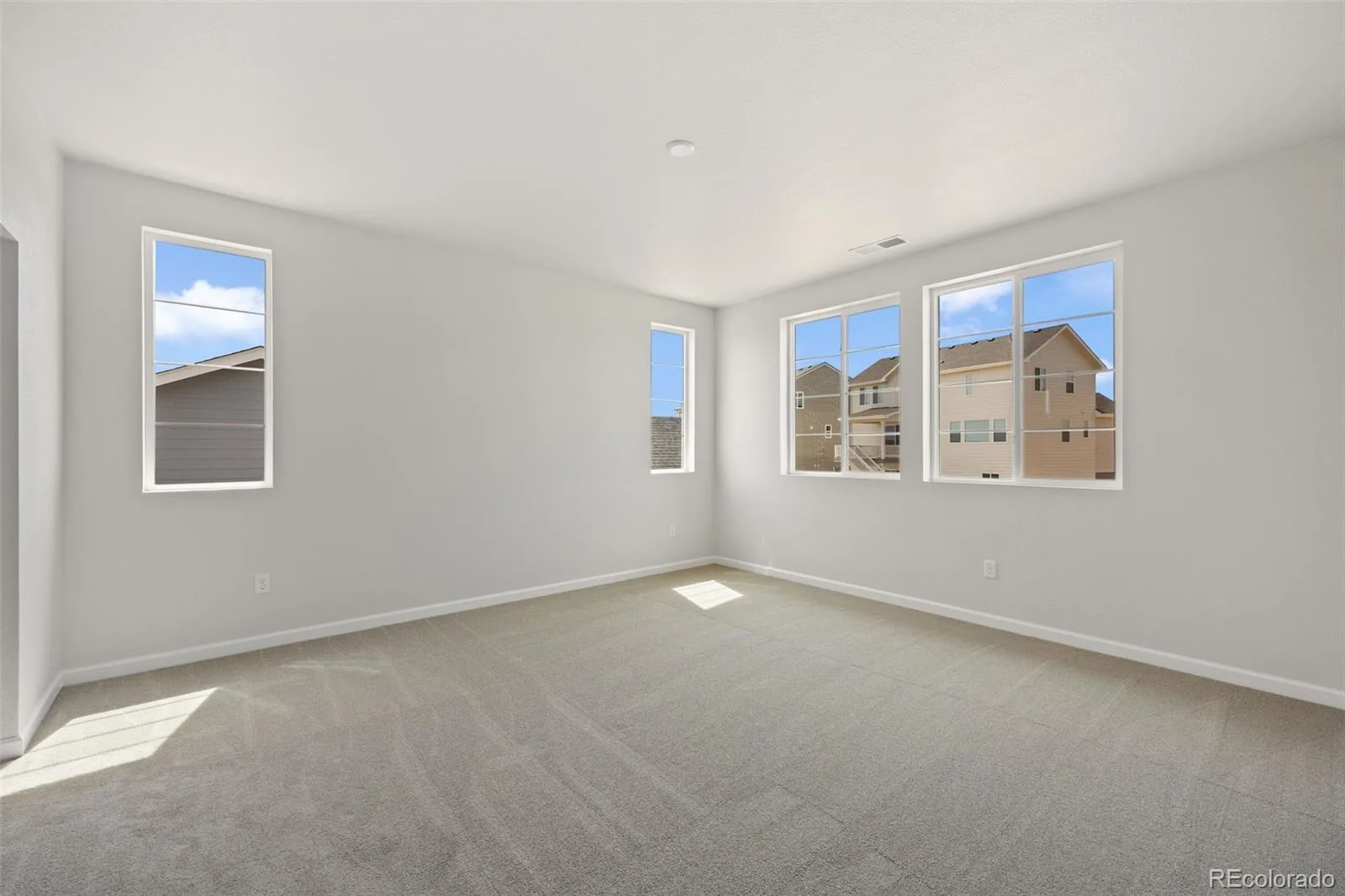 24376 E 35th Drive Aurora CO 80019 | MLS #REC8551469 07142026202601 1600 31