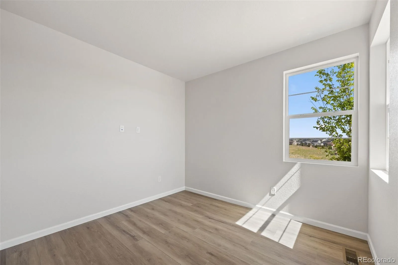 24376 E 35th Drive Aurora CO 80019 | MLS #REC8551469 07142026202601 1600 7