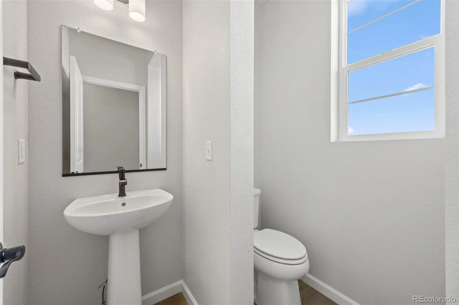 24376 E 35th Drive Aurora CO 80019 | MLS #REC8551469 07142026202601 1600 8