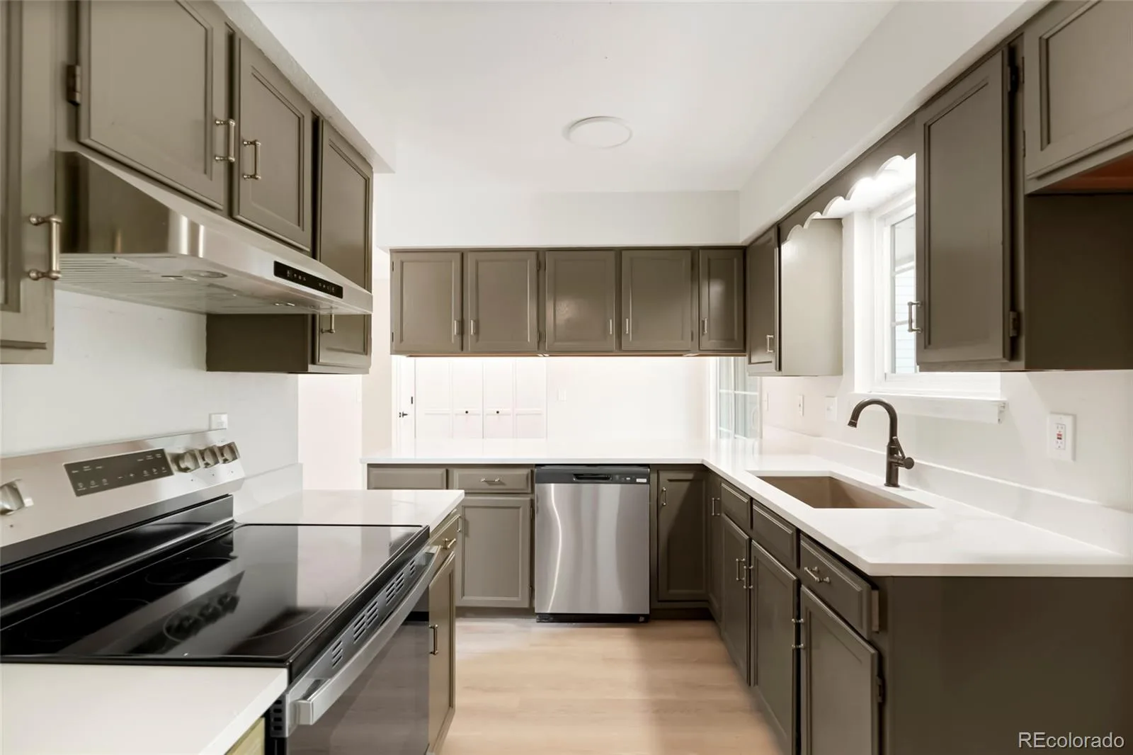 80 S Evanston Way Aurora CO 80012 | MLS #REC8557380 08142026152606 1600 2