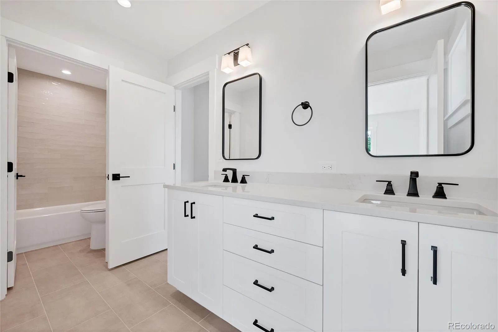 1035 N Leyden Street Denver CO 80220 MLS #REC8558167 05252026204824 1600 19