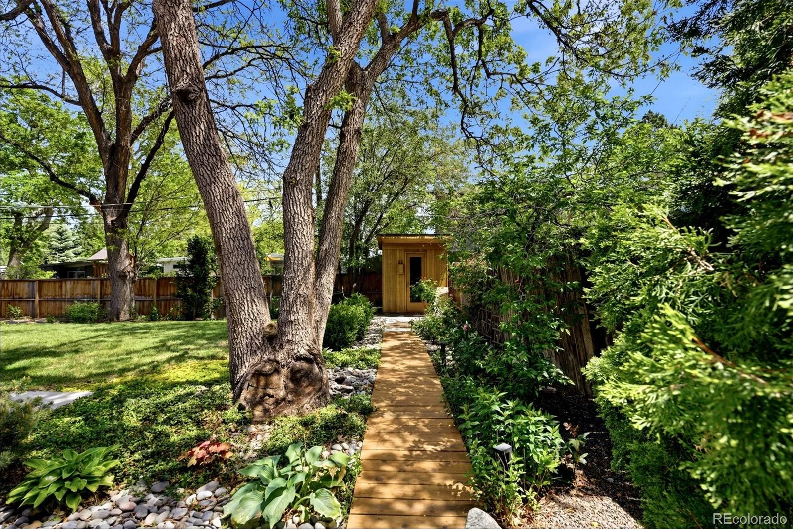 1360 S Dahlia Street Denver CO 80222 | MLS #REC8559508 08232026235551 1600 39
