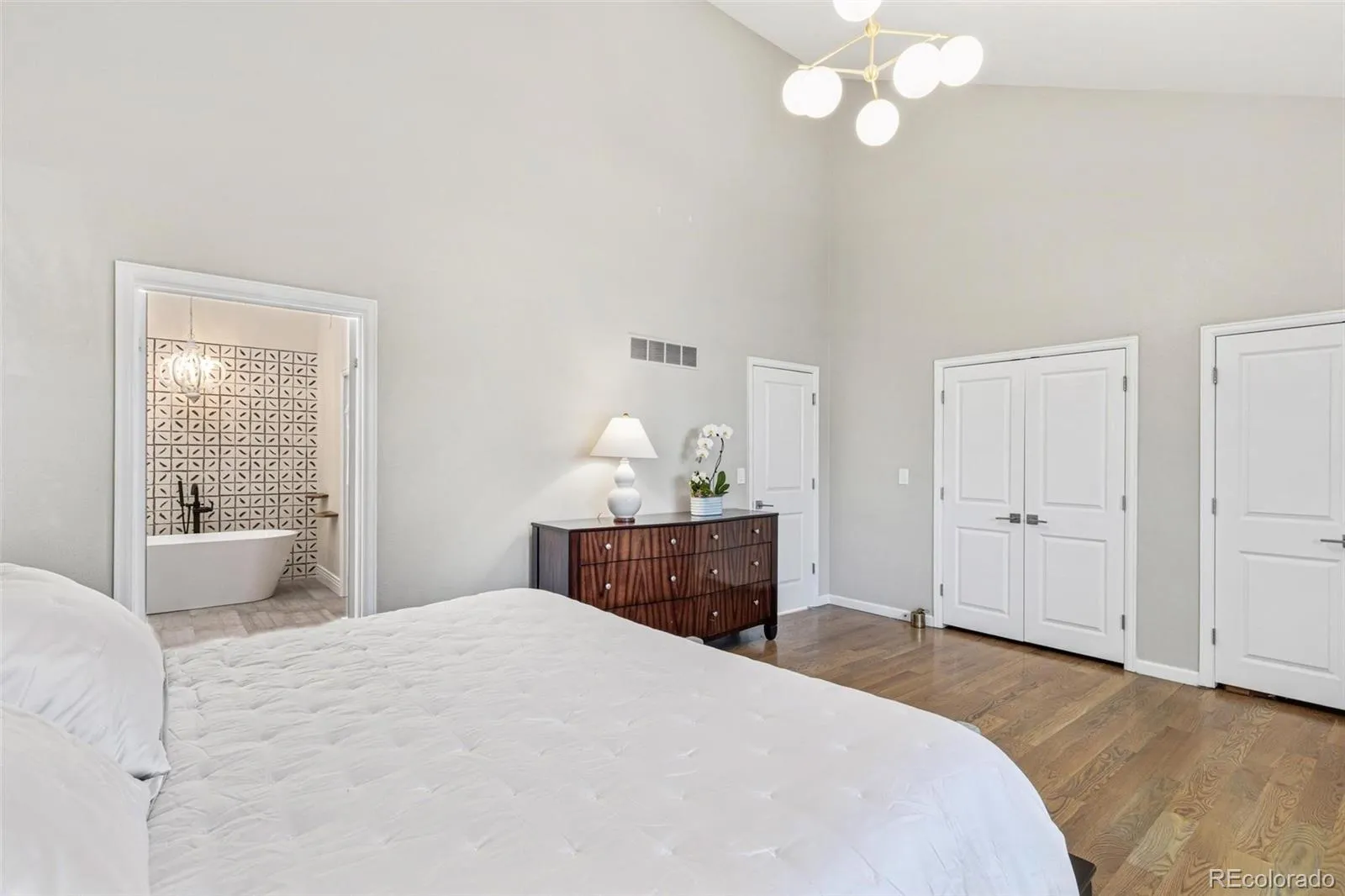 6096 S Alton Way Greenwood Village CO 80111 MLS #REC8559529 05092026022530 1600 23