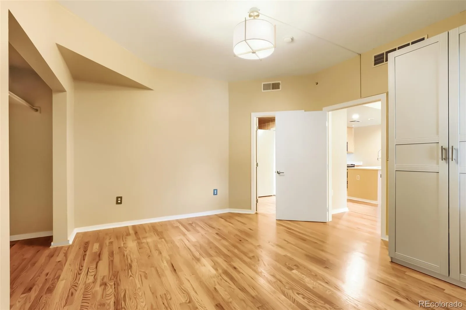 275 S Harrison Street #107 Denver CO 80209 | MLS #REC8560834 08202026180954 1600 10