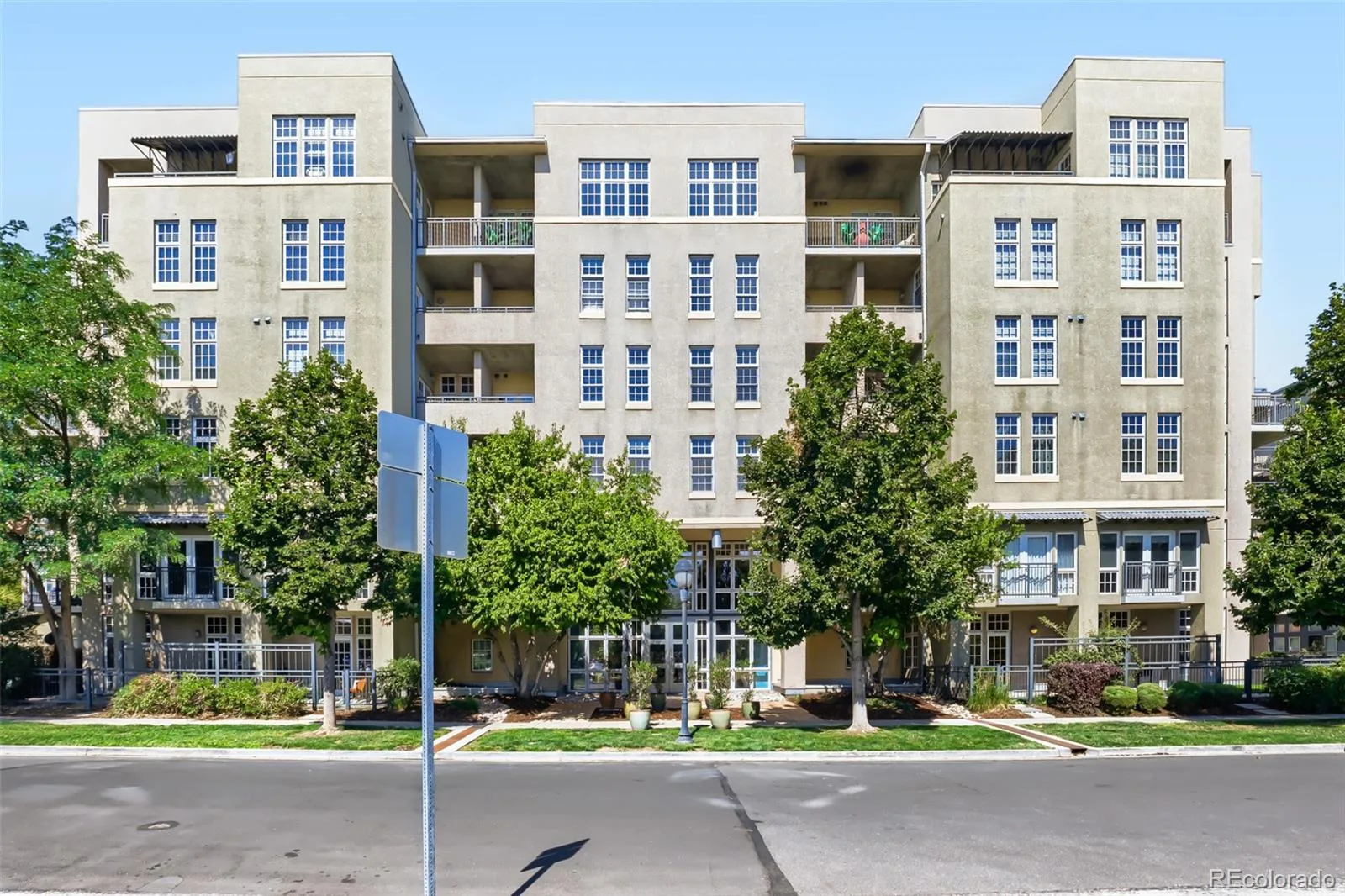 275 S Harrison Street #107 Denver CO 80209 | MLS #REC8560834 08202026180954 1600 31