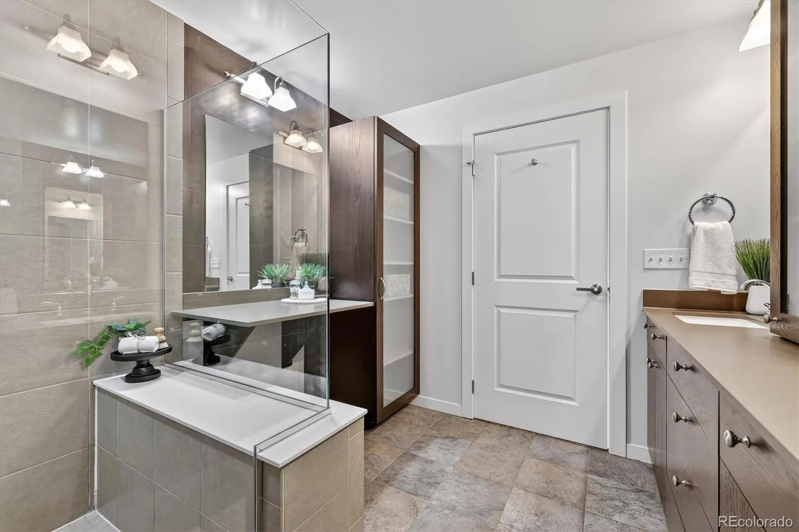 2001 Lincoln Street #810 Denver CO 80202 MLS #REC8560941 07212026032908 1600 39