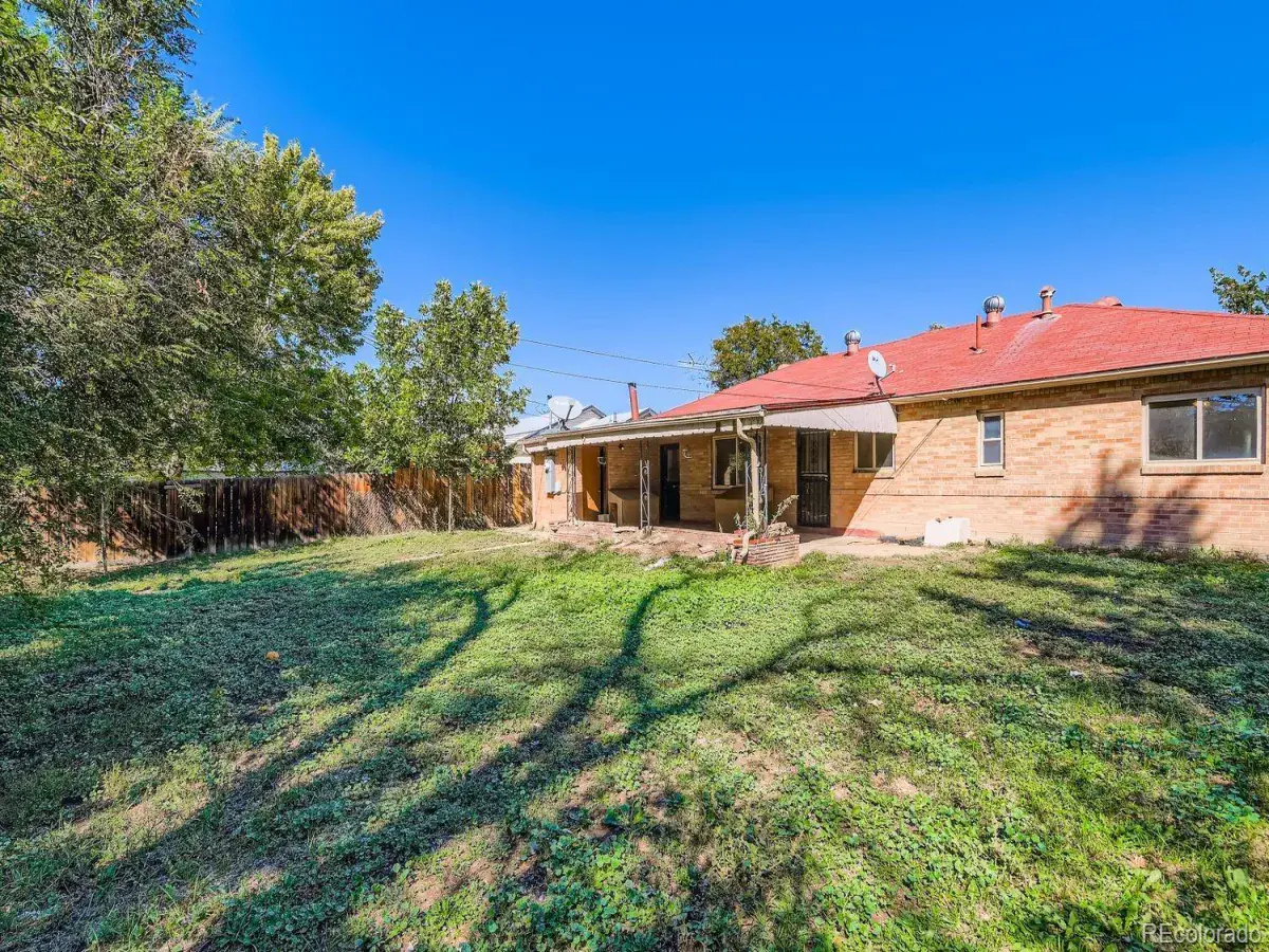 929 Quentin Street Aurora CO 80011 MLS #REC8563849 01102026010130 1200 18