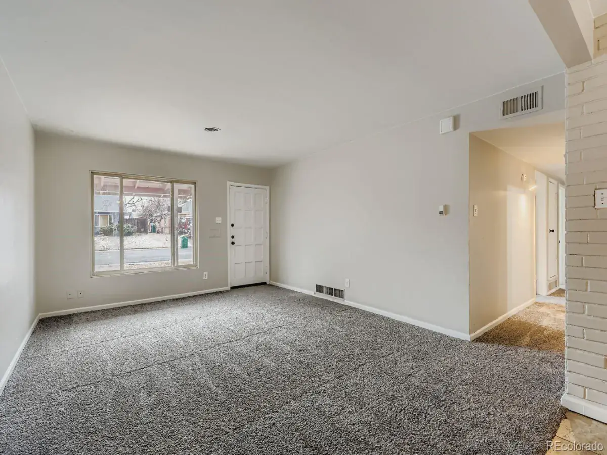 929 Quentin Street Aurora CO 80011 MLS #REC8563849 01102026010130 1200 3