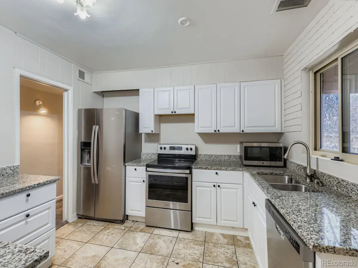 929 Quentin Street Aurora CO 80011 MLS #REC8563849 01102026010130 1200 6