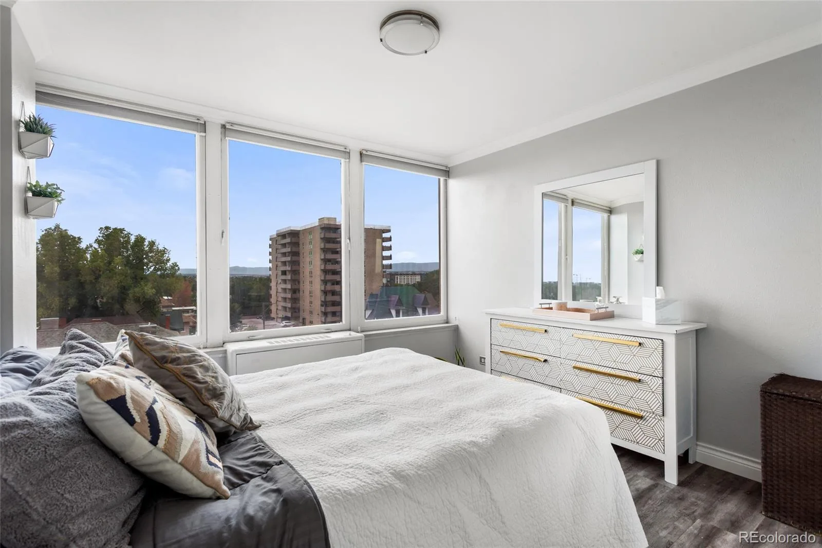 789 N Clarkson Street #605 Denver CO 80218 | MLS #REC8569617 10012026161959 1600 13