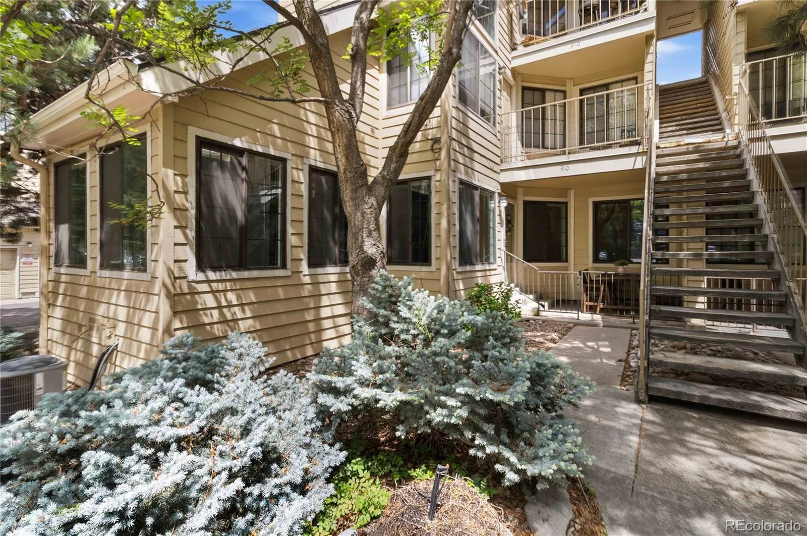 910 S Dahlia Street #A Denver CO 80246 MLS #REC8569624 06082026210128 1600 18
