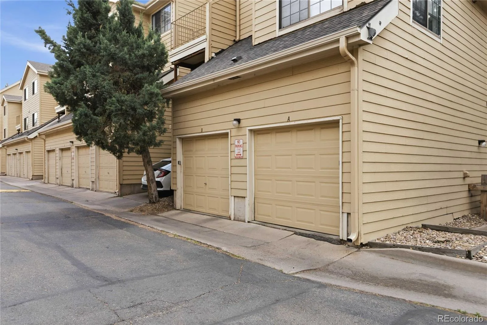 910 S Dahlia Street #A Denver CO 80246 MLS #REC8569624 06082026210128 1600 19