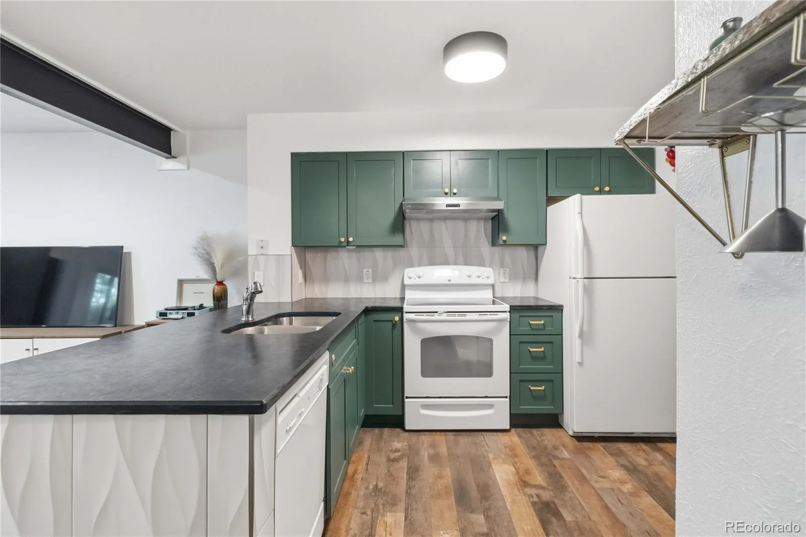 910 S Dahlia Street #A Denver CO 80246 MLS #REC8569624 06082026210128 1600 7