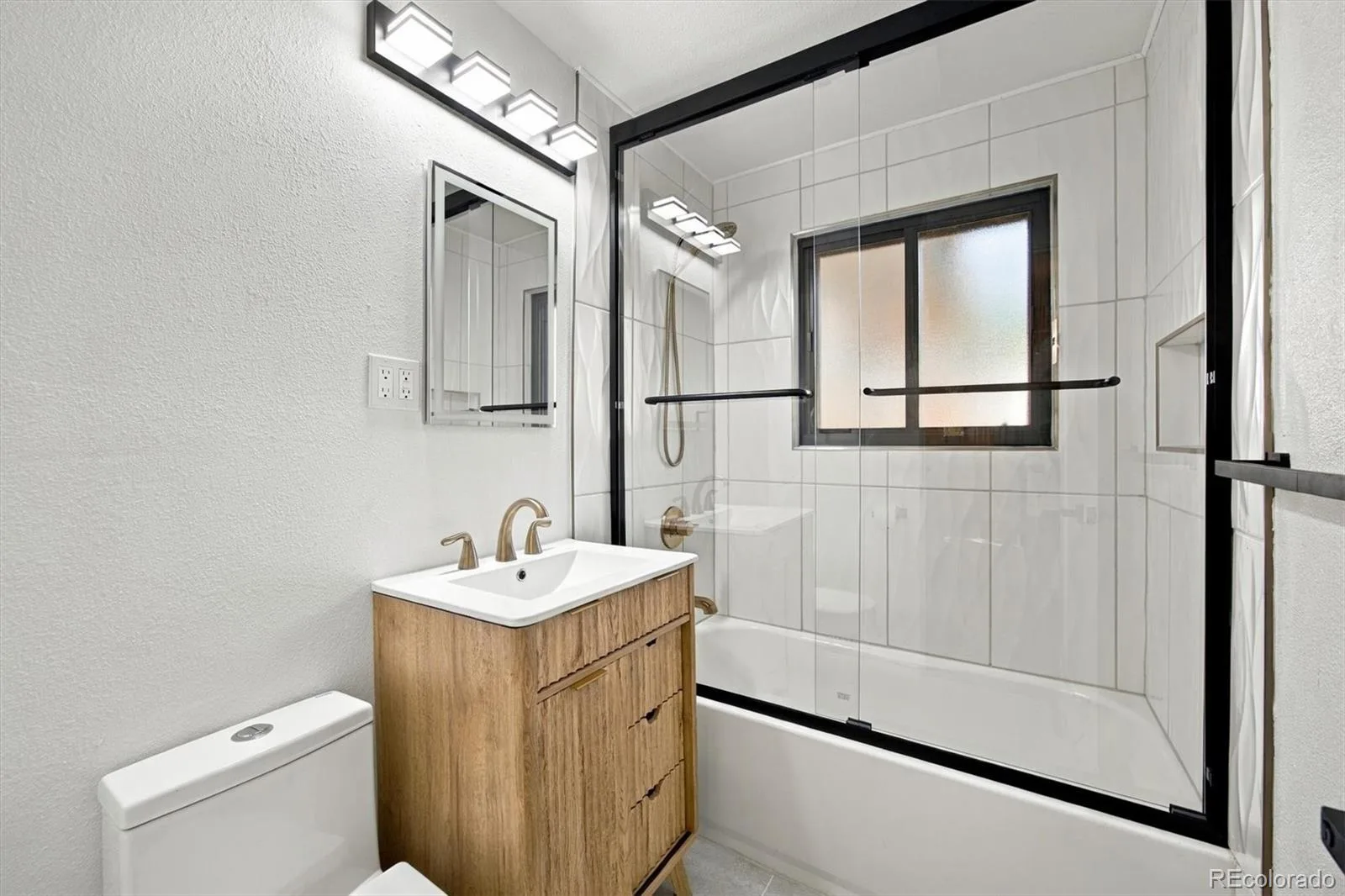 13899 E 25th Avenue Aurora CO 80011 | MLS #REC8573795 09232026235745 1600 12