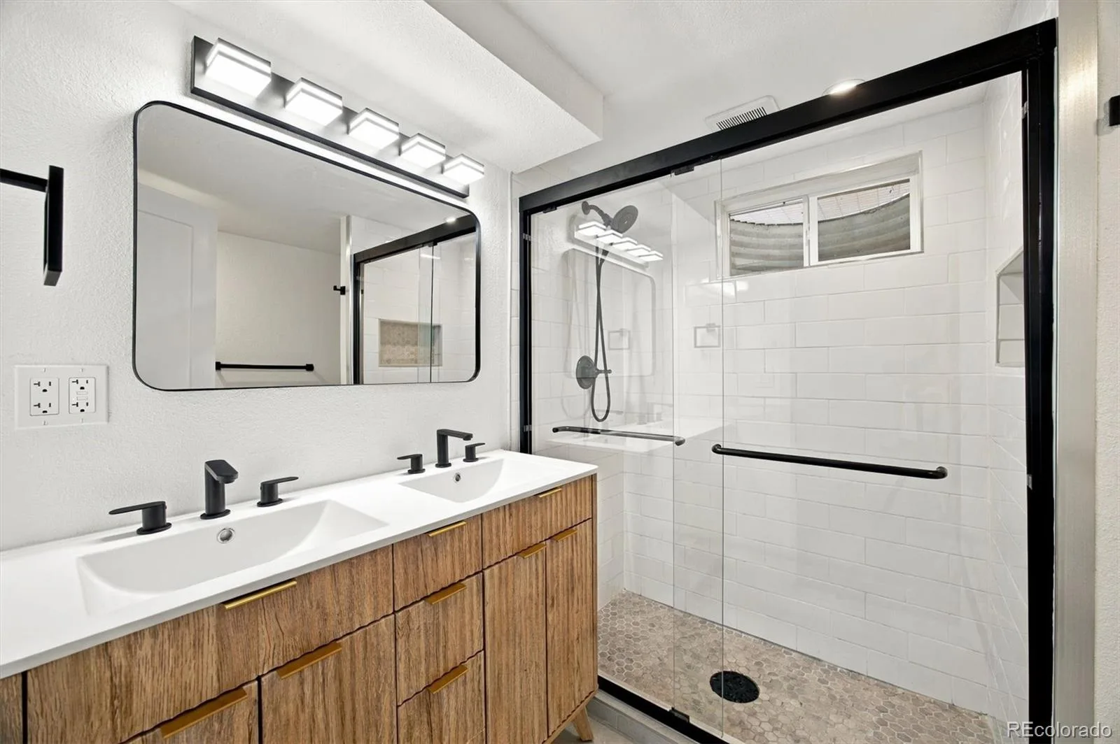 13899 E 25th Avenue Aurora CO 80011 | MLS #REC8573795 09232026235745 1600 24