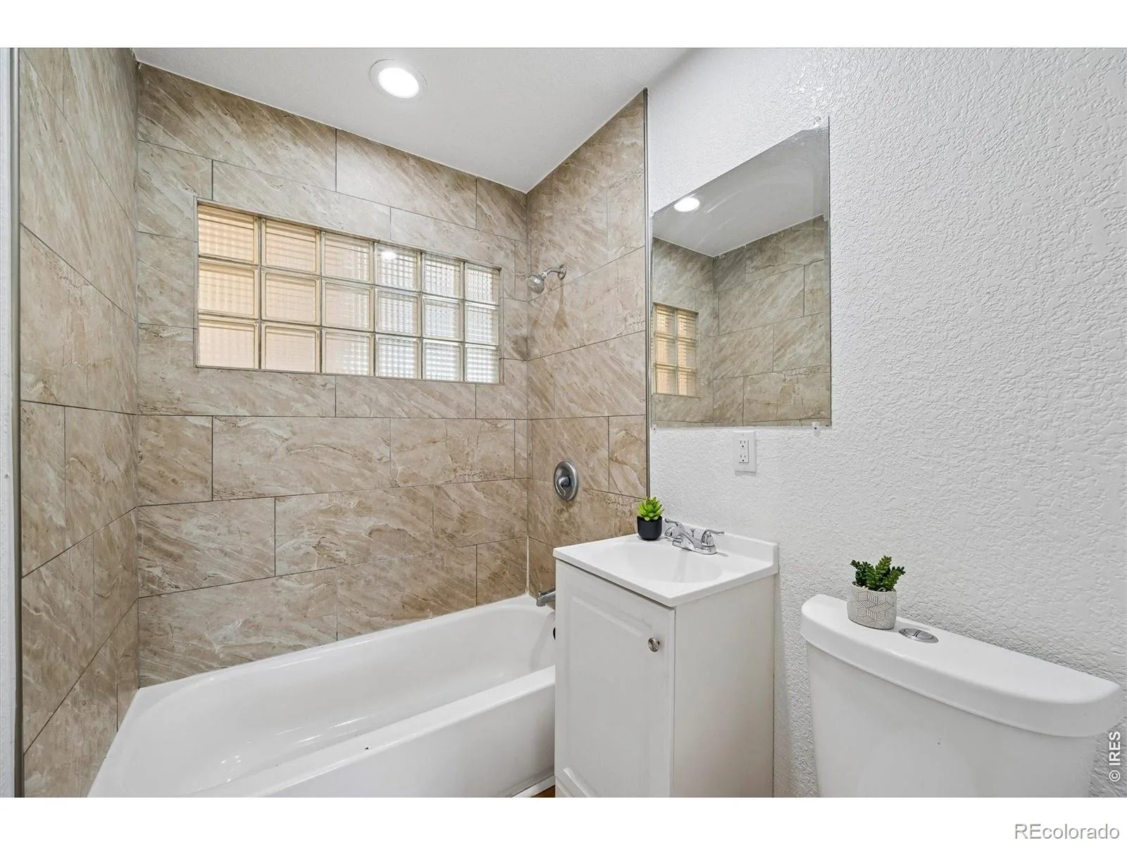 1325 Lima Street Aurora CO 80010 | MLS #REC8577956 09262026012432 1600 28