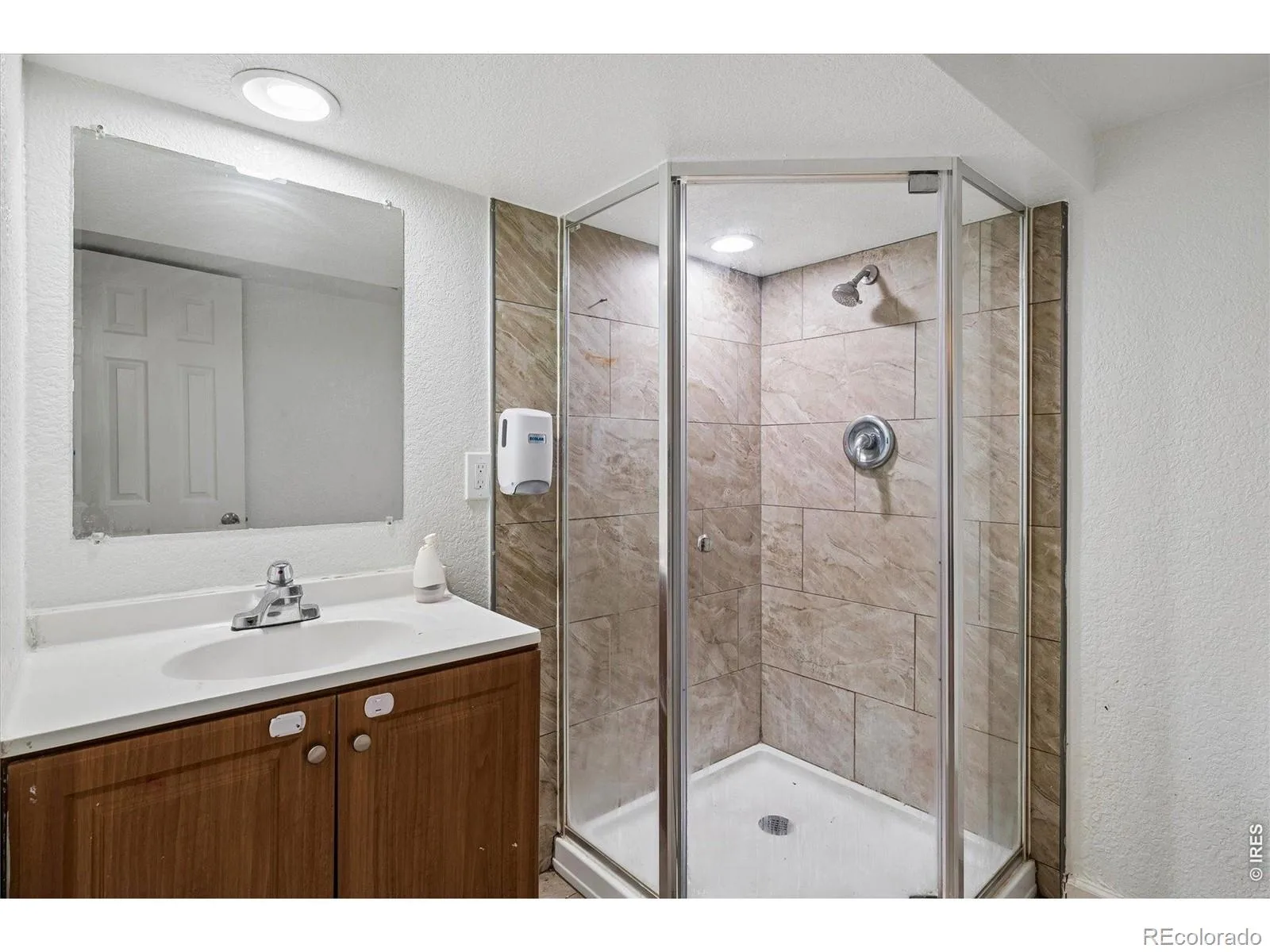 1325 Lima Street Aurora CO 80010 | MLS #REC8577956 09262026012432 1600 35