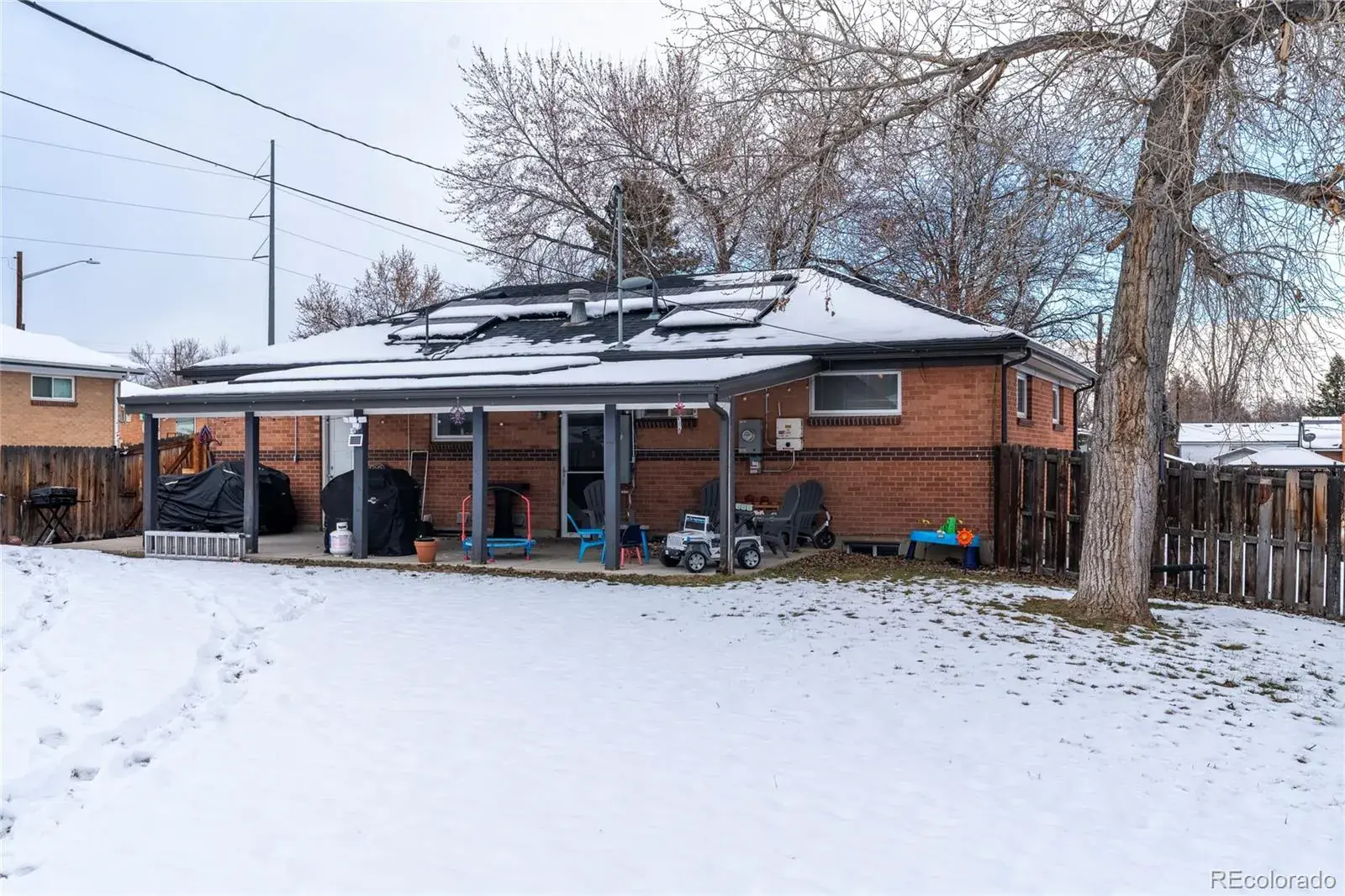 12112025180410 1600 21