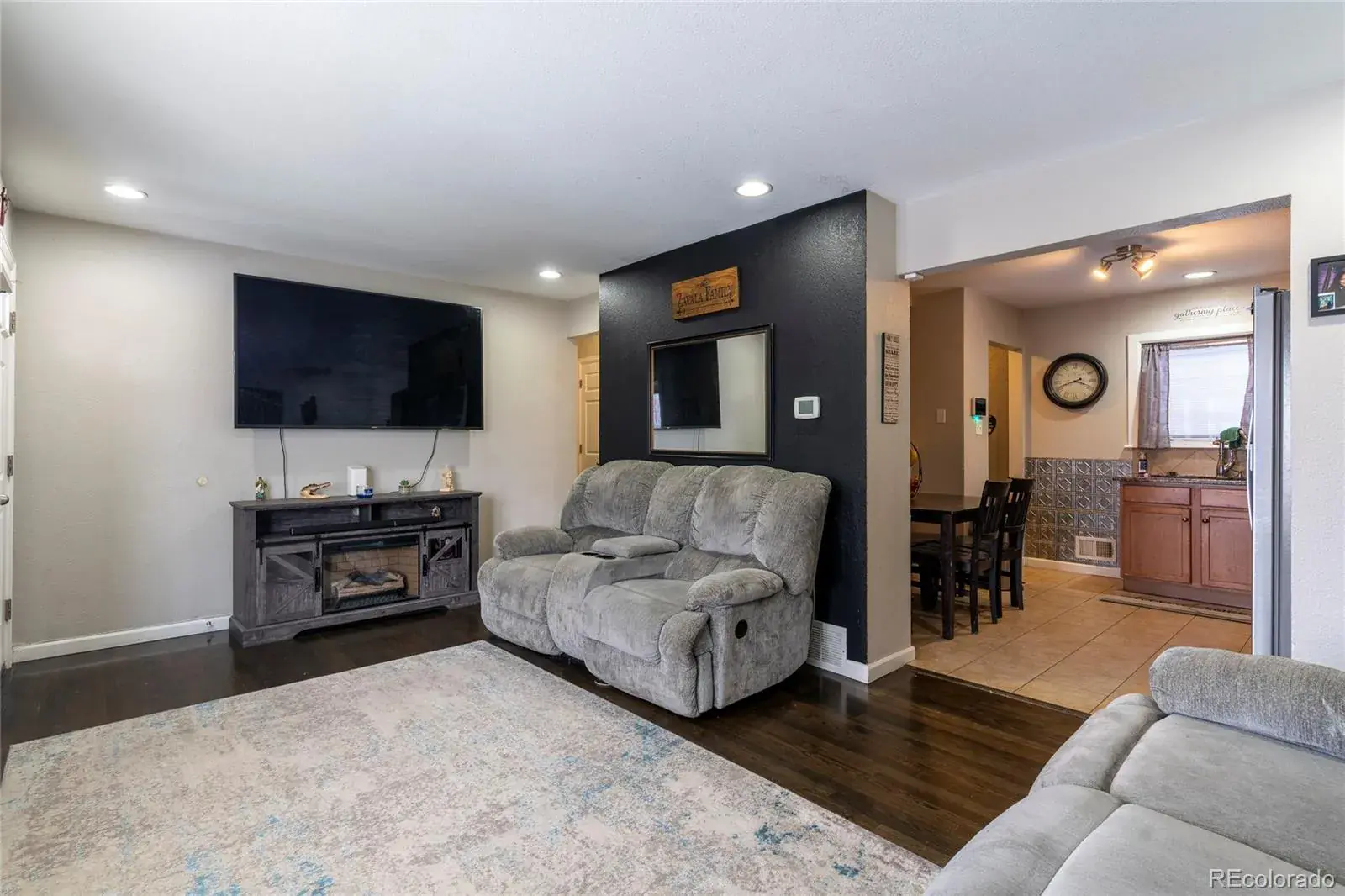 12112025180410 1600 3