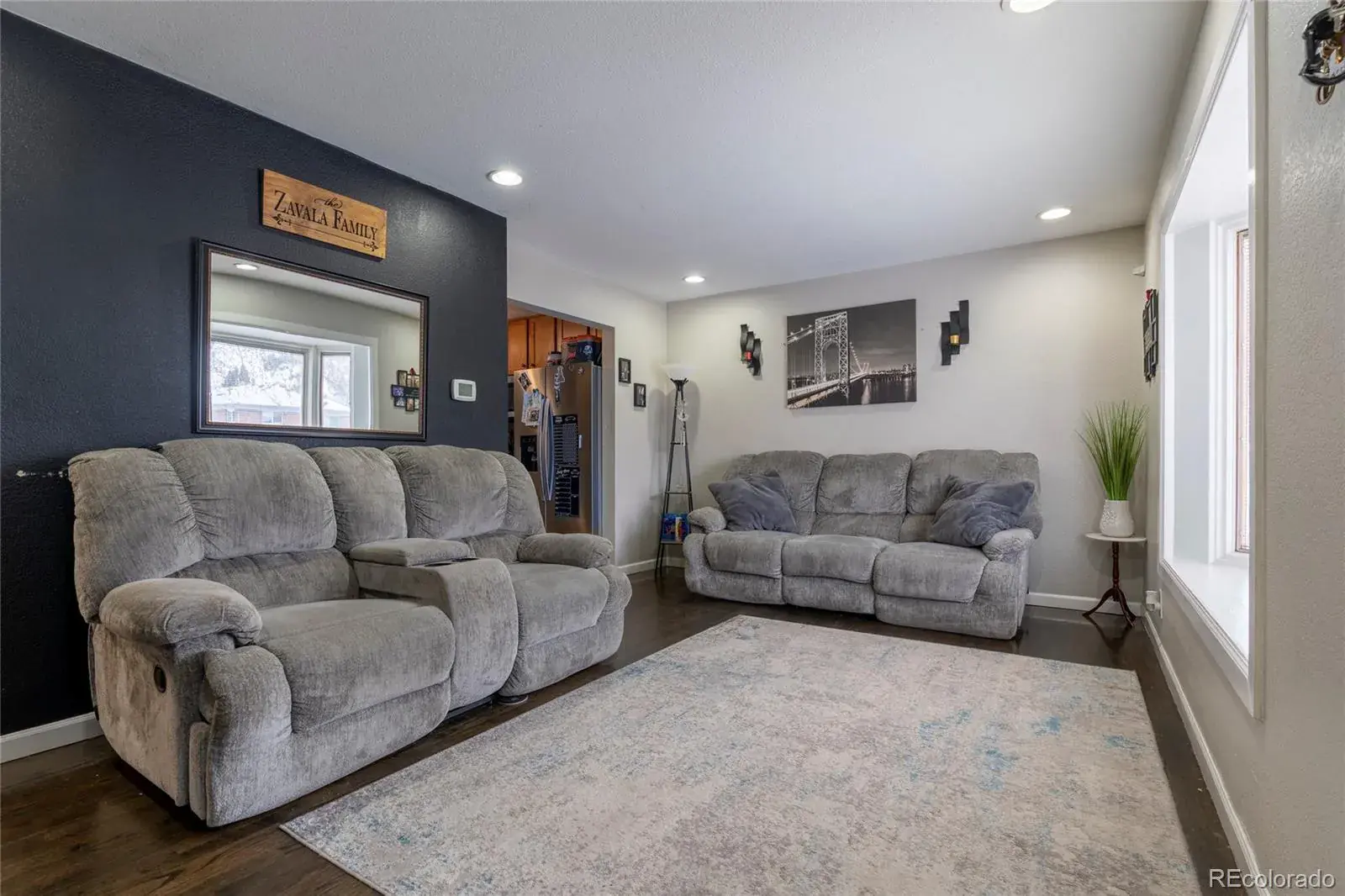 12112025180410 1600 4