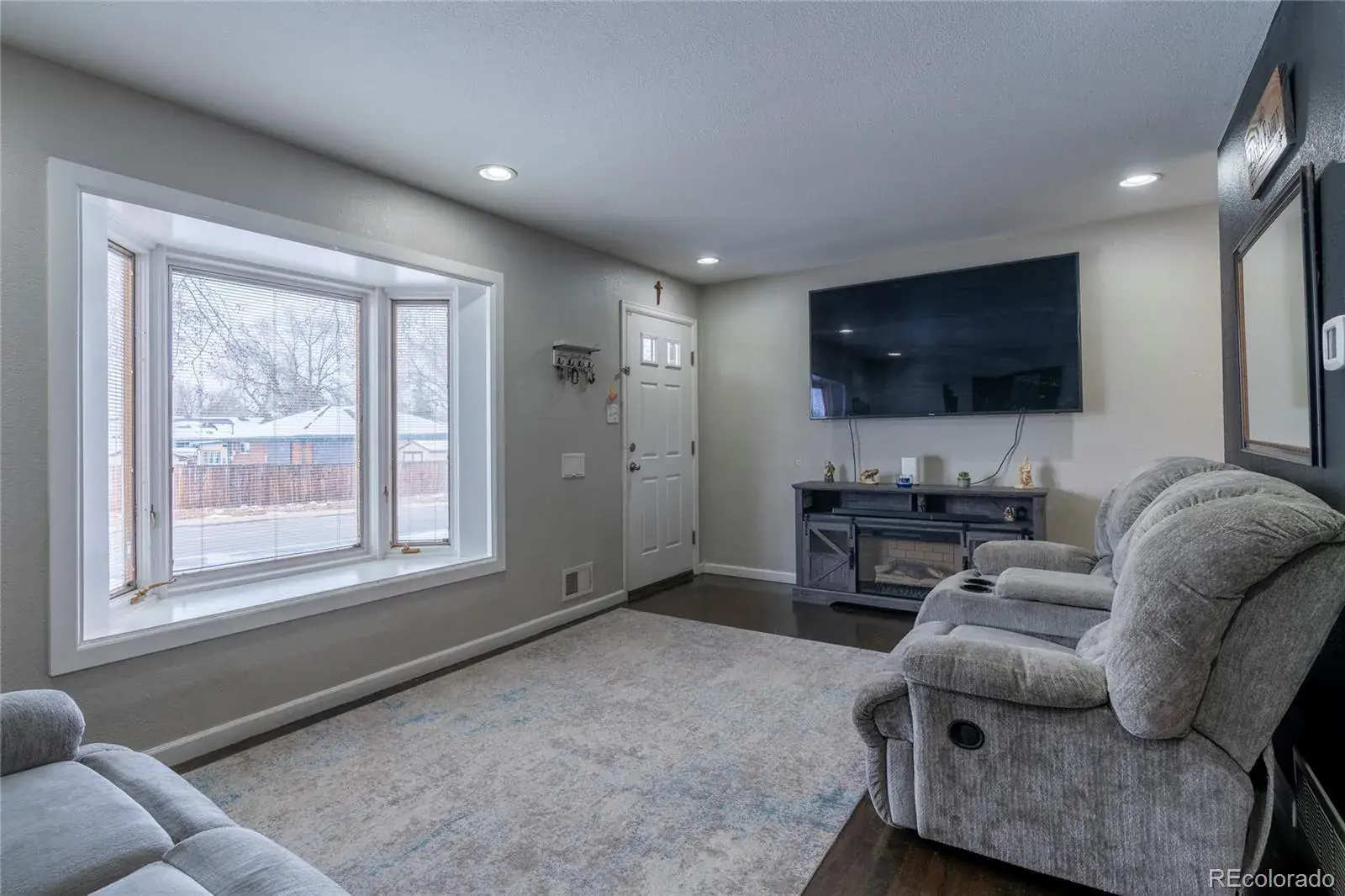 12112025180410 1600 5