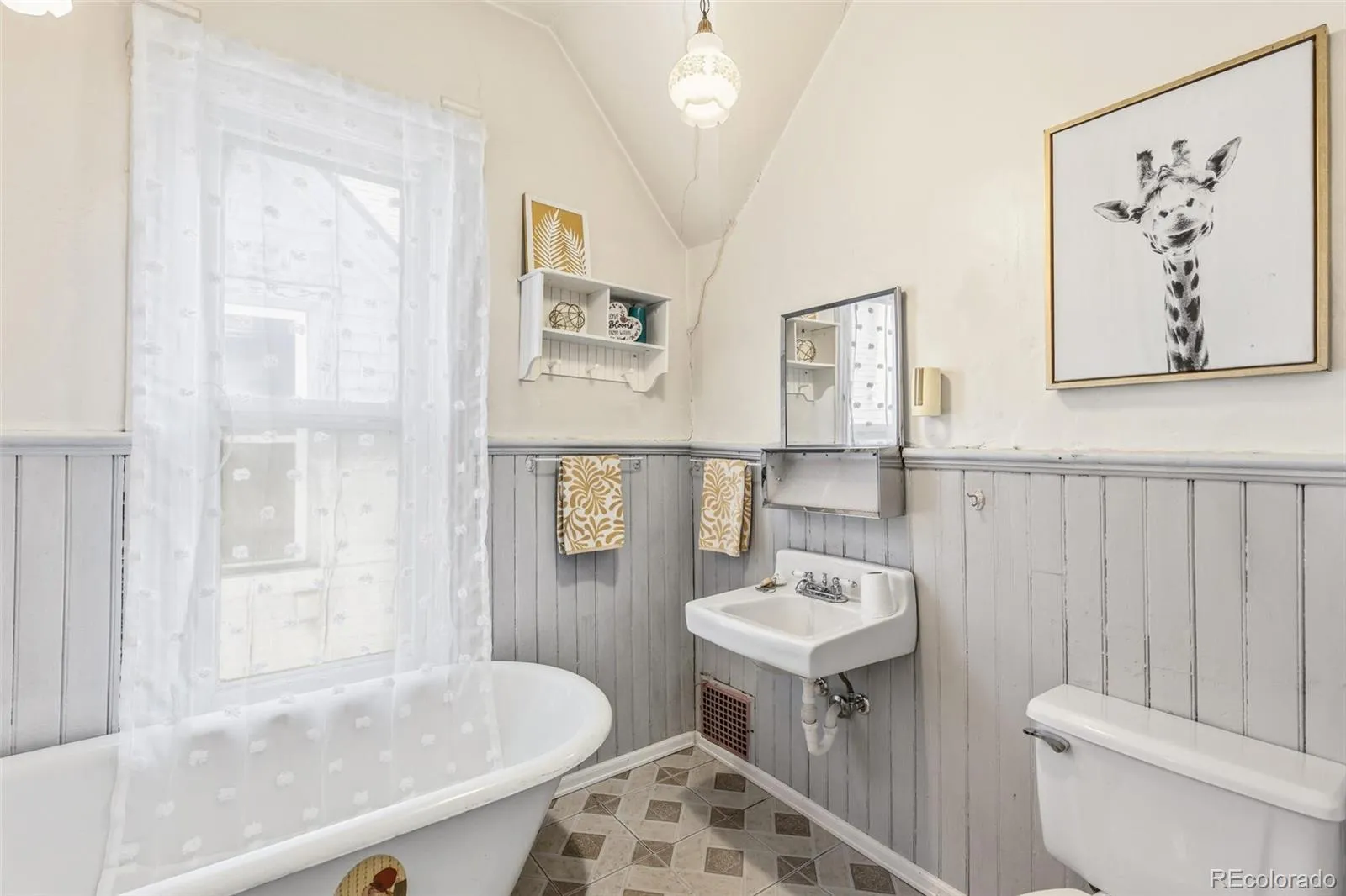 04092026010623 1600 29