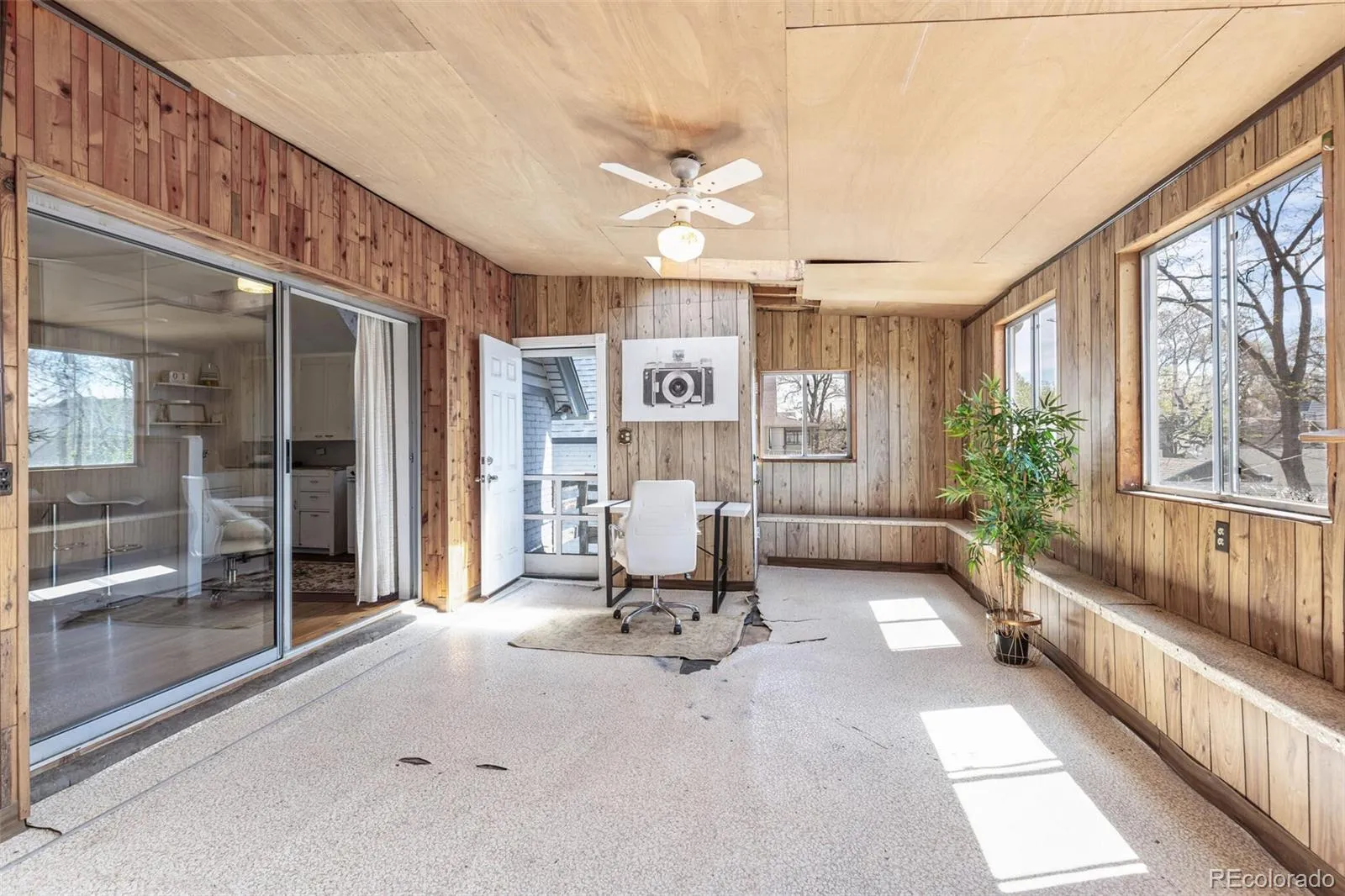 04092026010623 1600 31