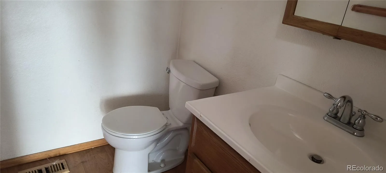 1176 S Marshall Street Lakewood CO 80232 | MLS #REC8584132 06162026015140 1600 4