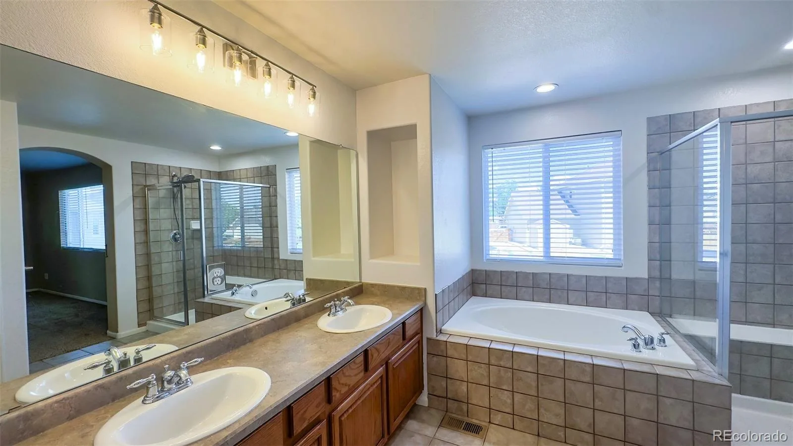 11303 Newport Street Thornton CO 80233 | MLS #REC8587357 08192026163349 1600 22