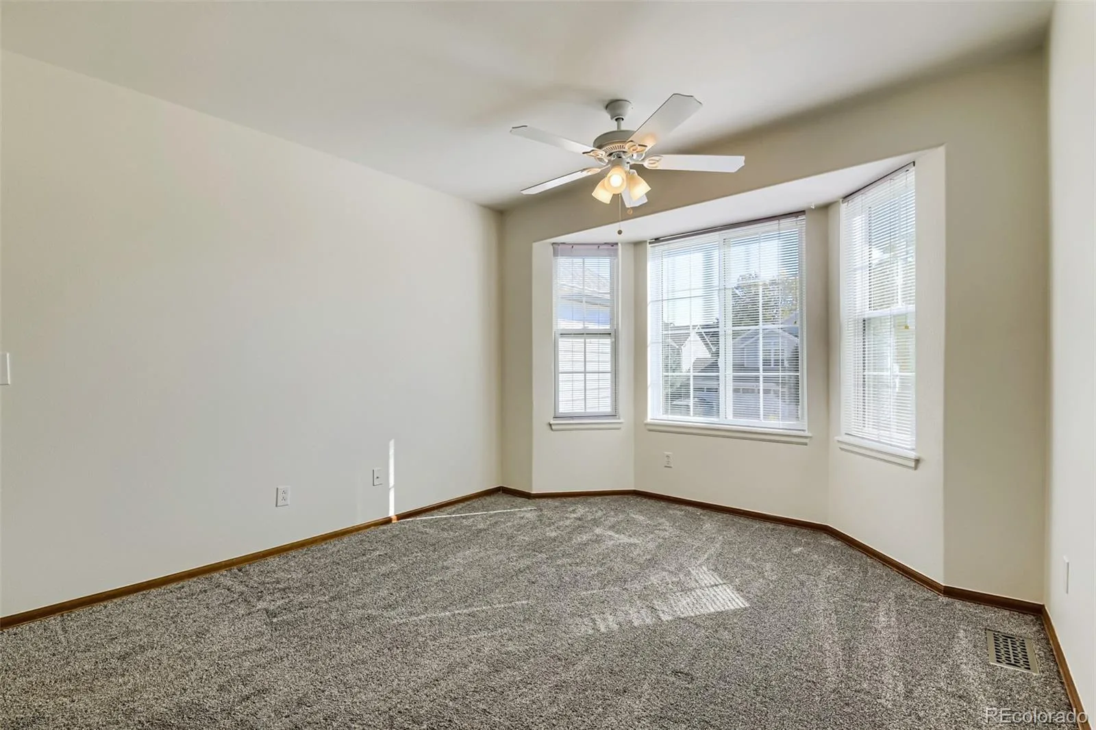 19024 E Chenango Circle Aurora CO 80015 | MLS #REC8592680 10172026234905 1600 25