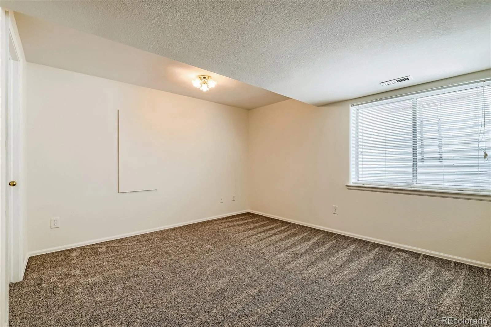 19024 E Chenango Circle Aurora CO 80015 | MLS #REC8592680 10172026234905 1600 29