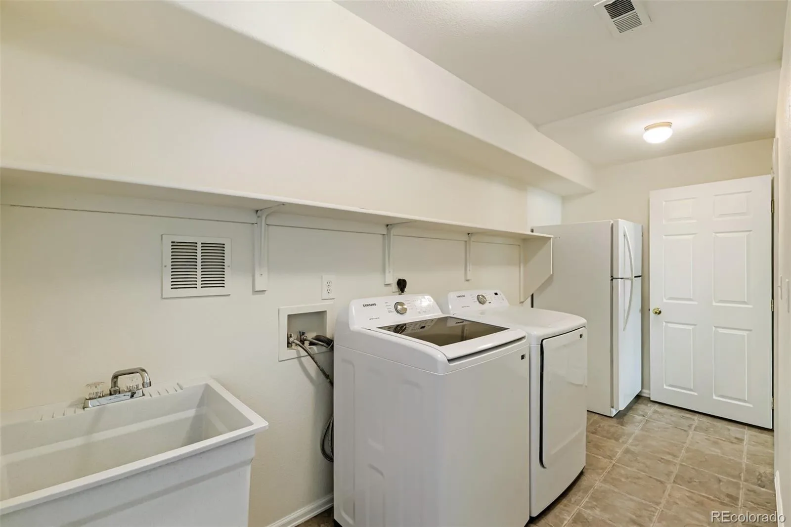 19024 E Chenango Circle Aurora CO 80015 | MLS #REC8592680 10172026234905 1600 31
