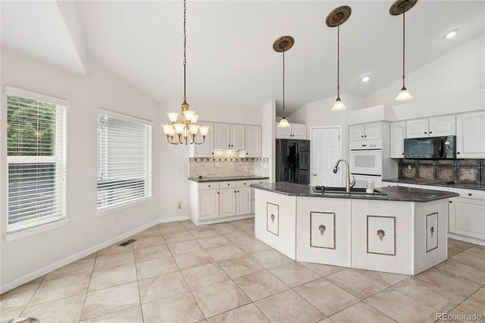 6766 Salvia Court Arvada CO 80007 MLS #REC8594453 05082026155636 1600 11